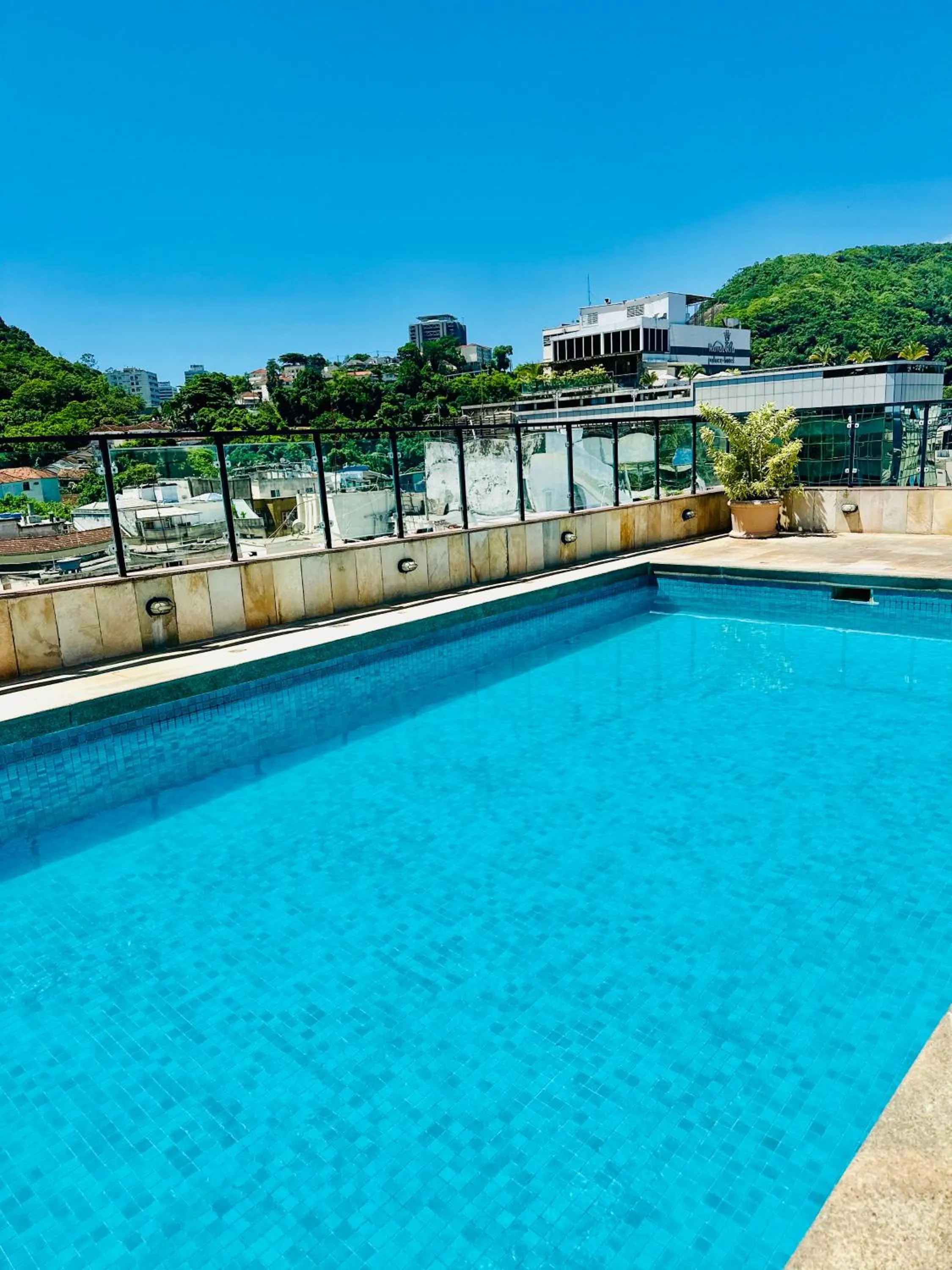 Swimming pool in Copacabana Mar Hotel