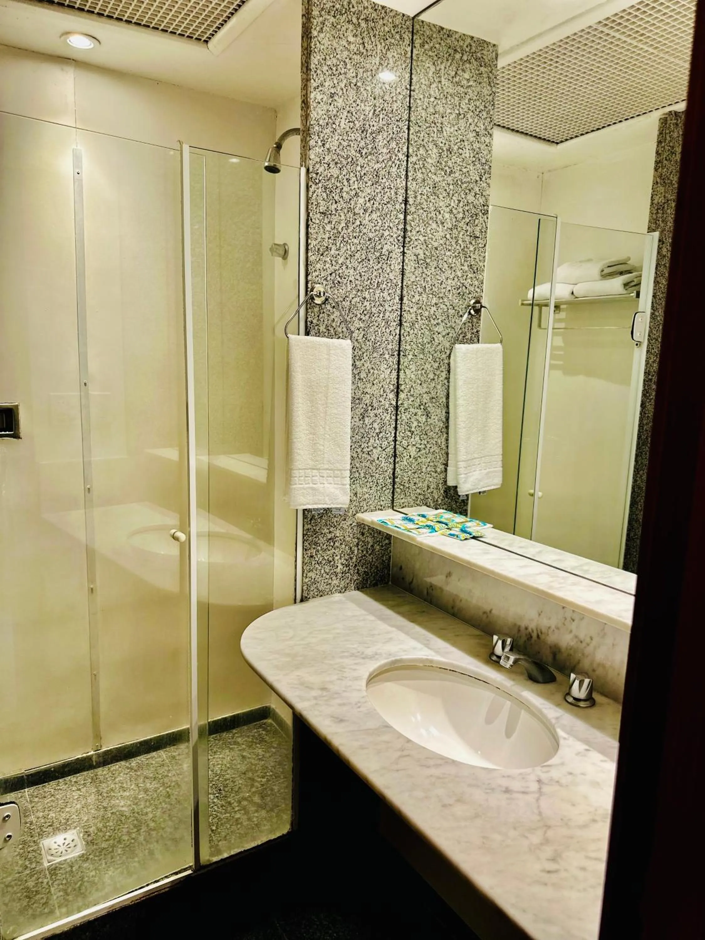 Shower in Copacabana Mar Hotel