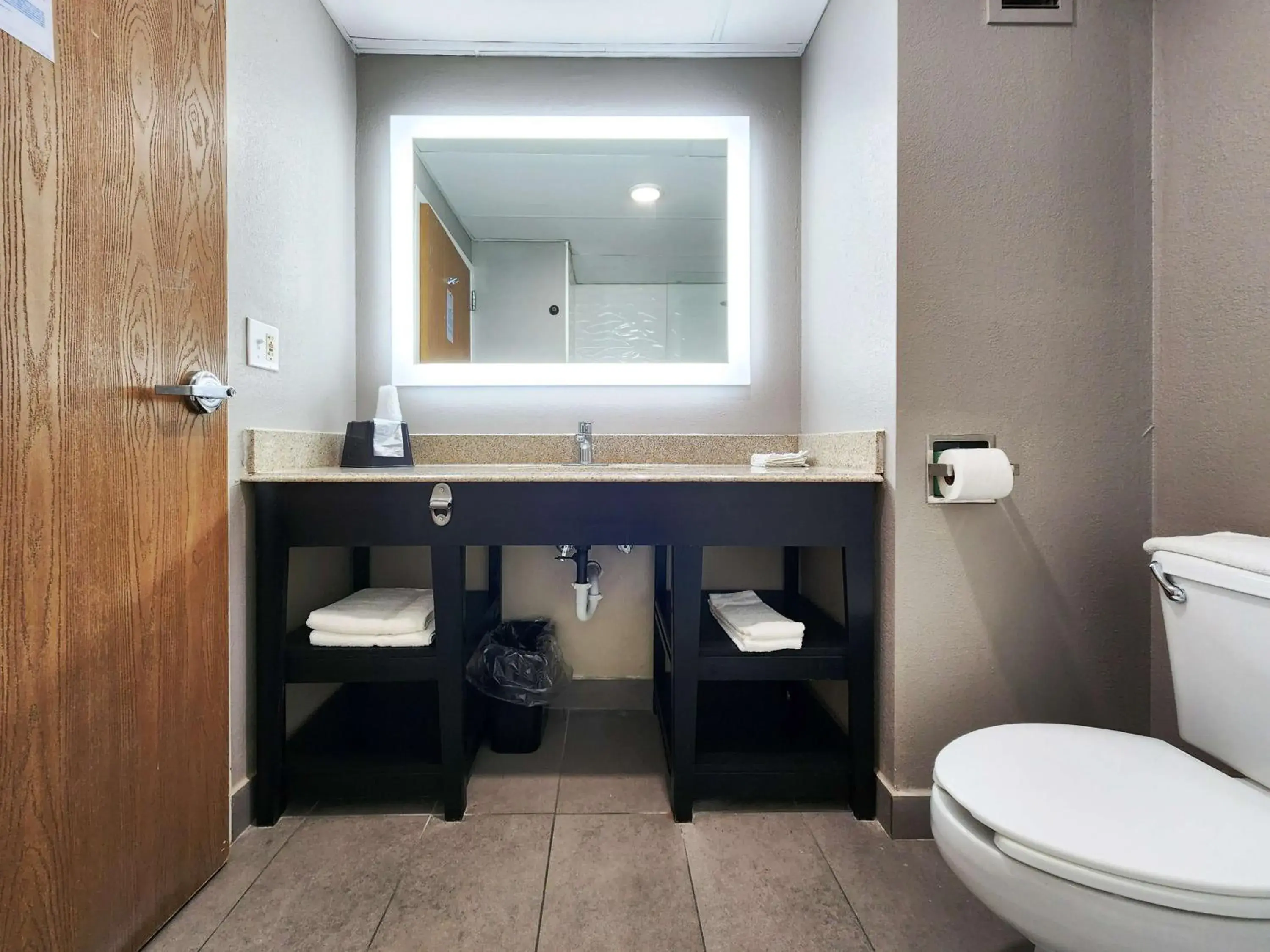 Deluxe Quadruple Room - Smoking in Motel 6-Pine Bluff, AR Deluxe Quadruple Room - Smoking in Motel 6-Pine Bluff, AR