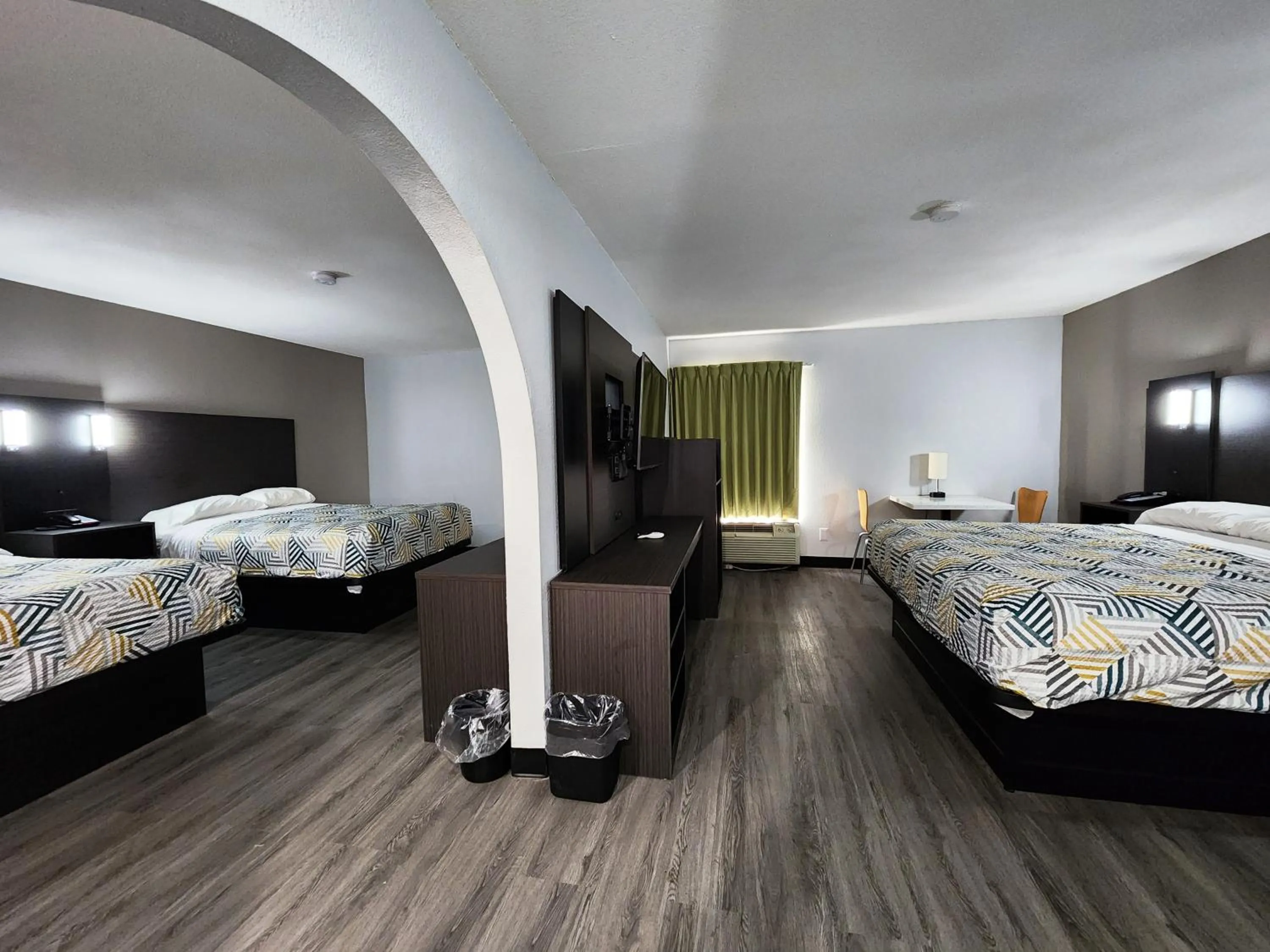 Bed in Motel 6-Pine Bluff, AR