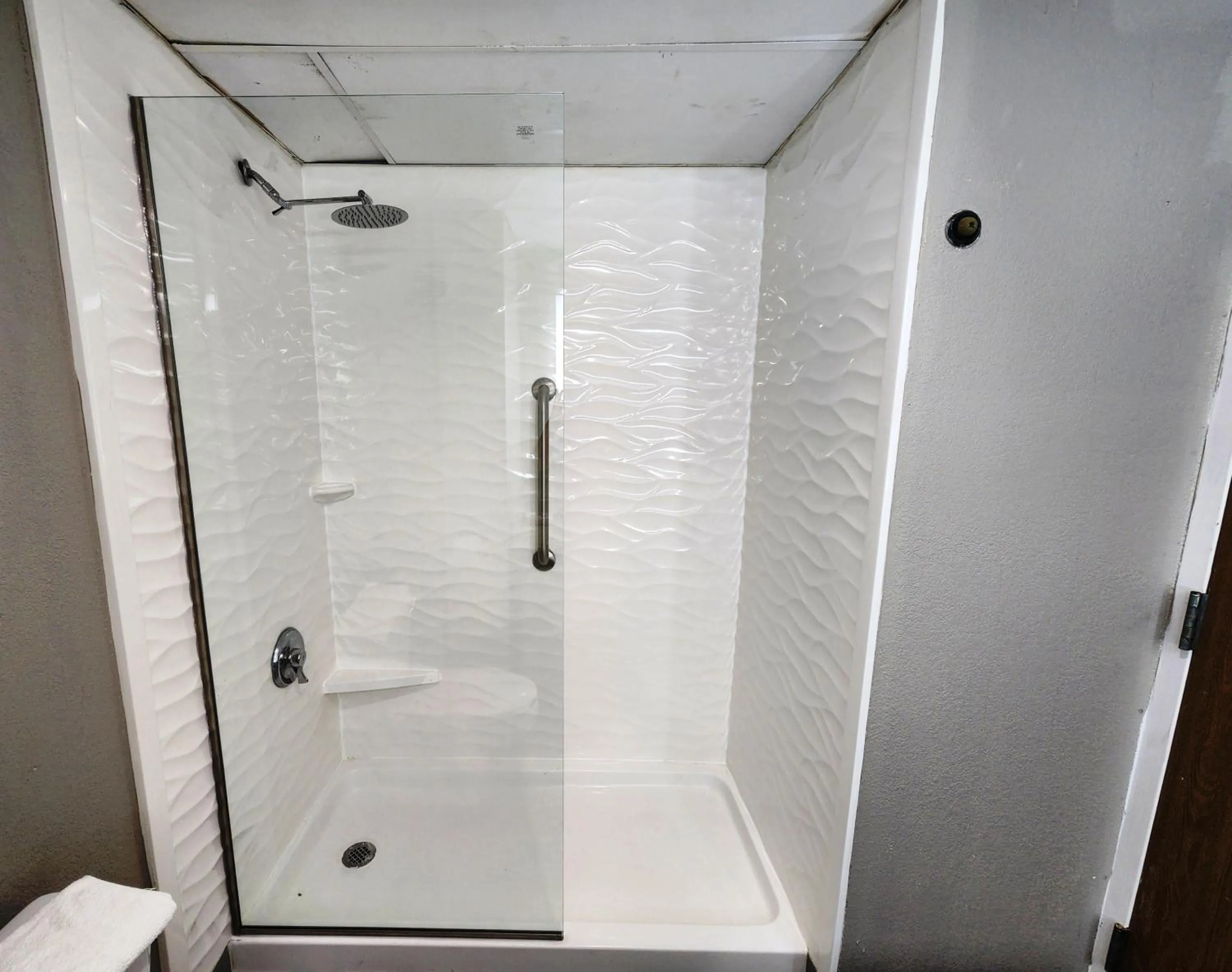 Shower in Motel 6-Pine Bluff, AR