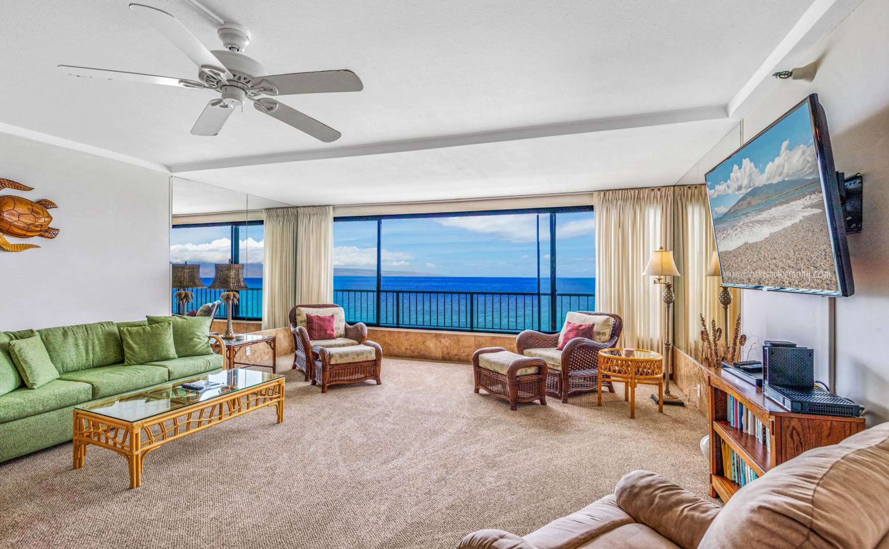 Living room in Maui Kai Condos - No Resort Fees
