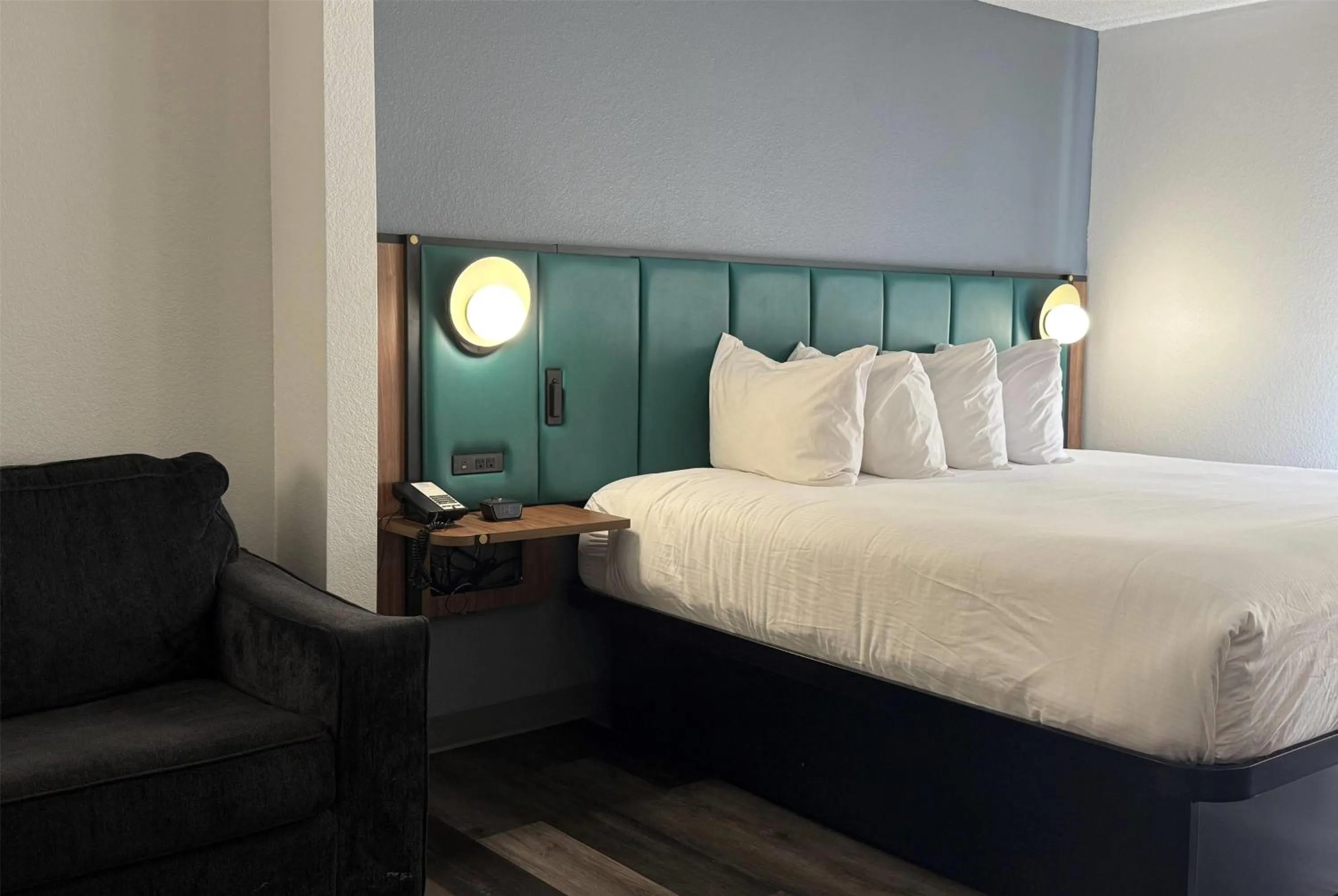 Photo of the whole room, Bed in Wingate by Wyndham Airport - Rockville Road