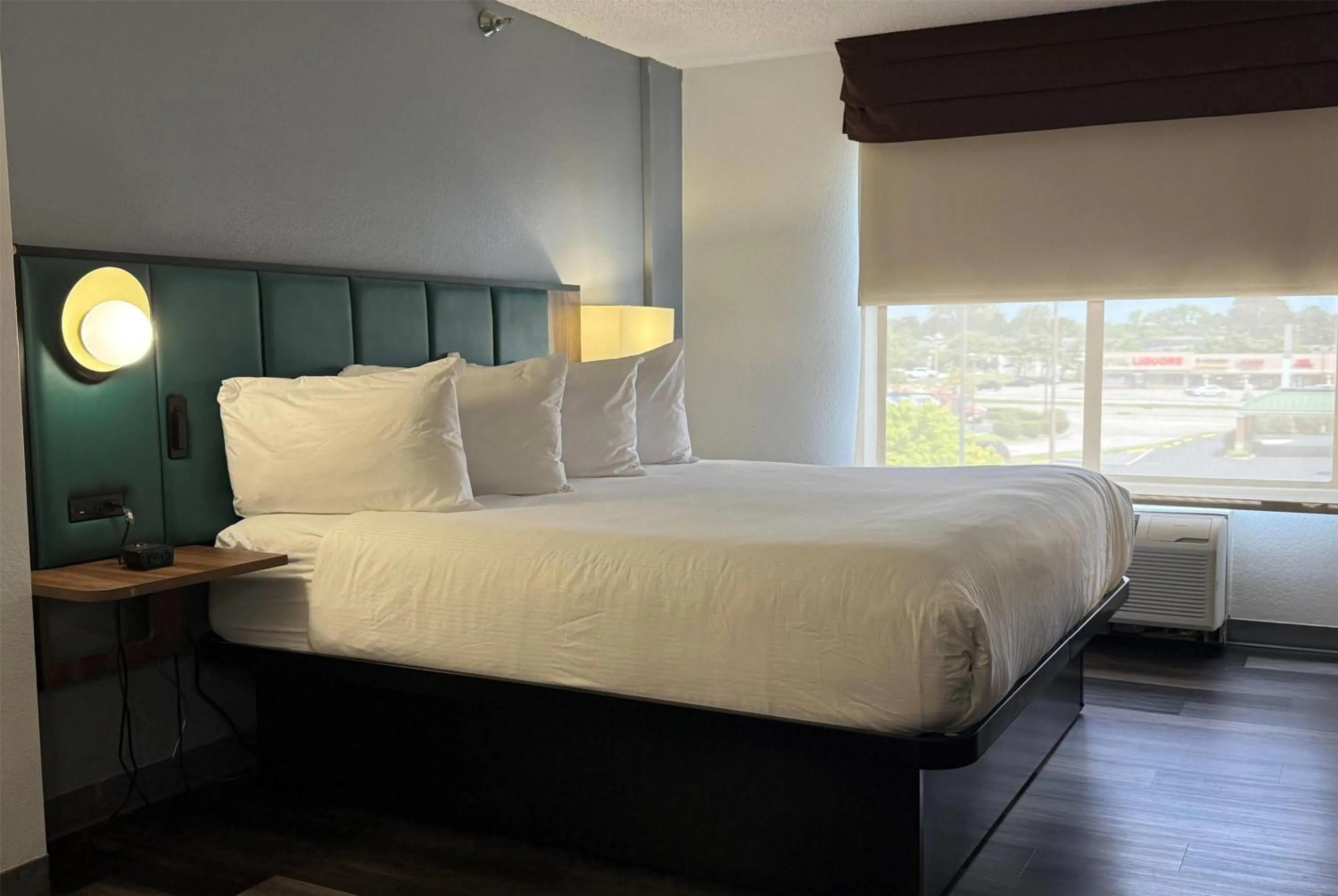 Photo of the whole room, Bed in Wingate by Wyndham Airport - Rockville Road