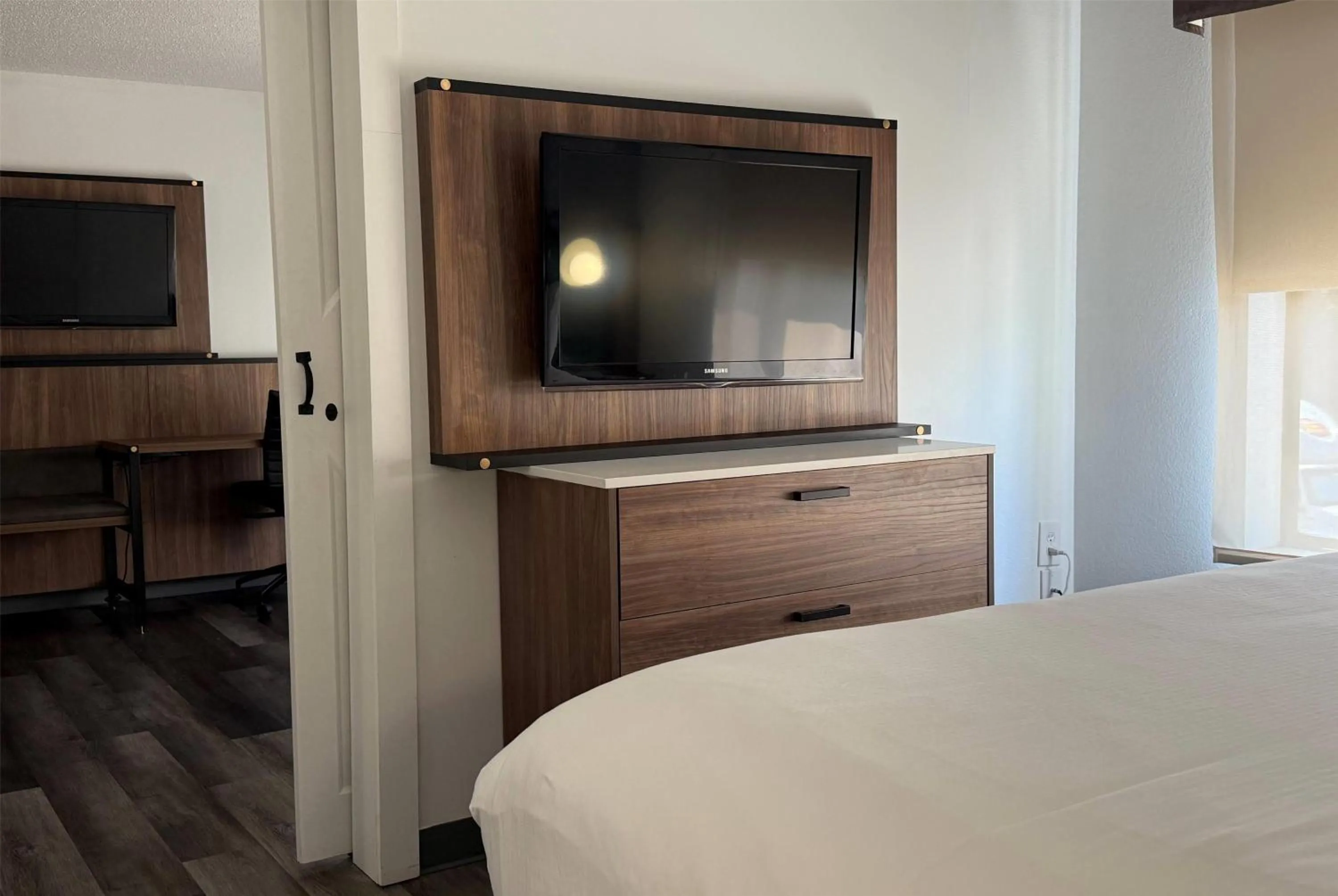 Photo of the whole room, Bed in Wingate by Wyndham Airport - Rockville Road