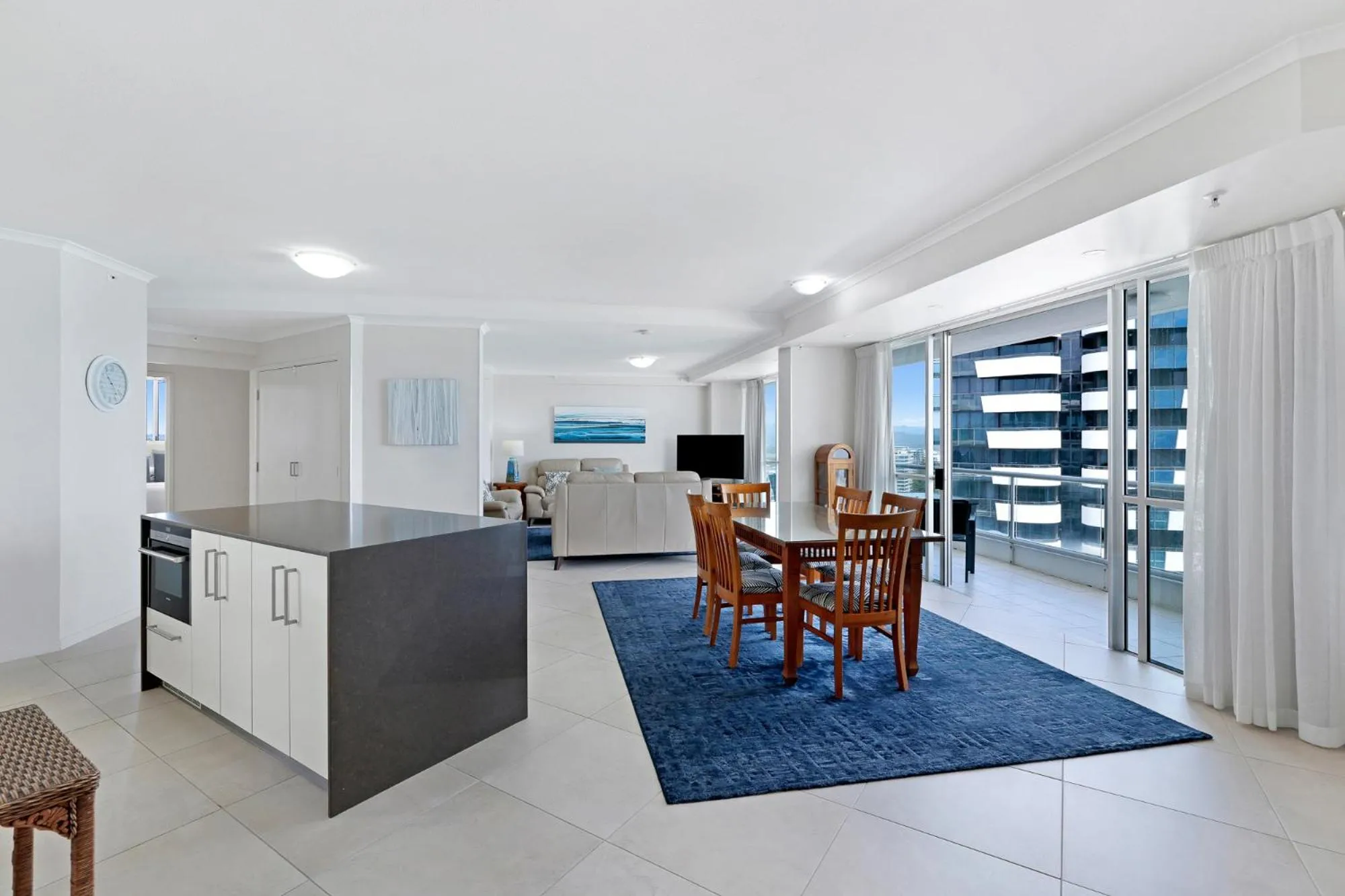 Kitchen or kitchenette in ULTIQA Points North