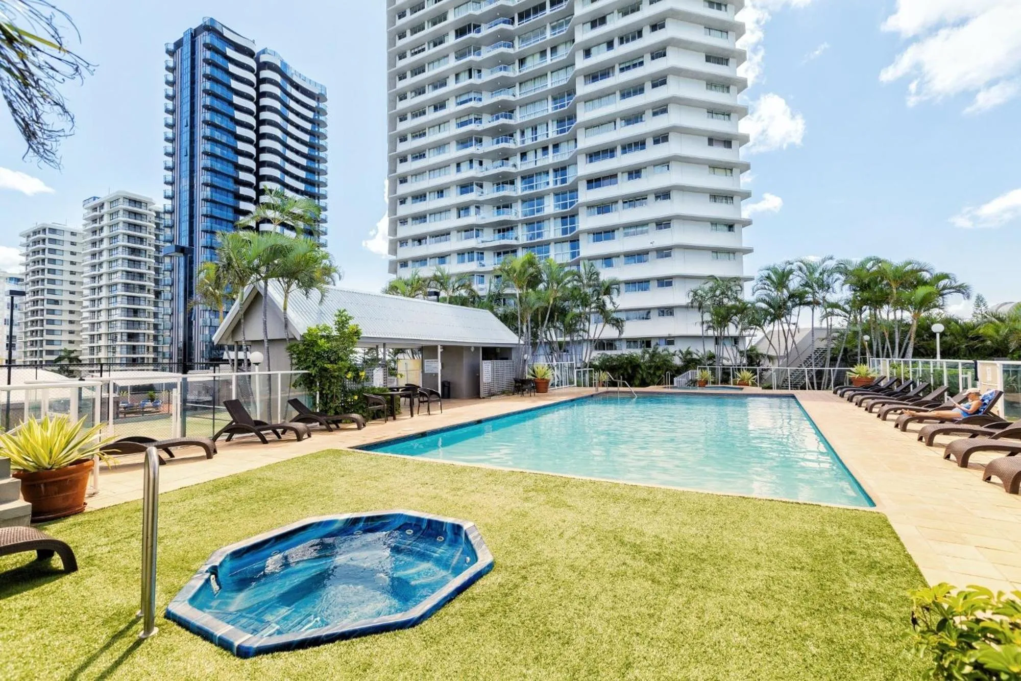 Swimming pool in ULTIQA Points North