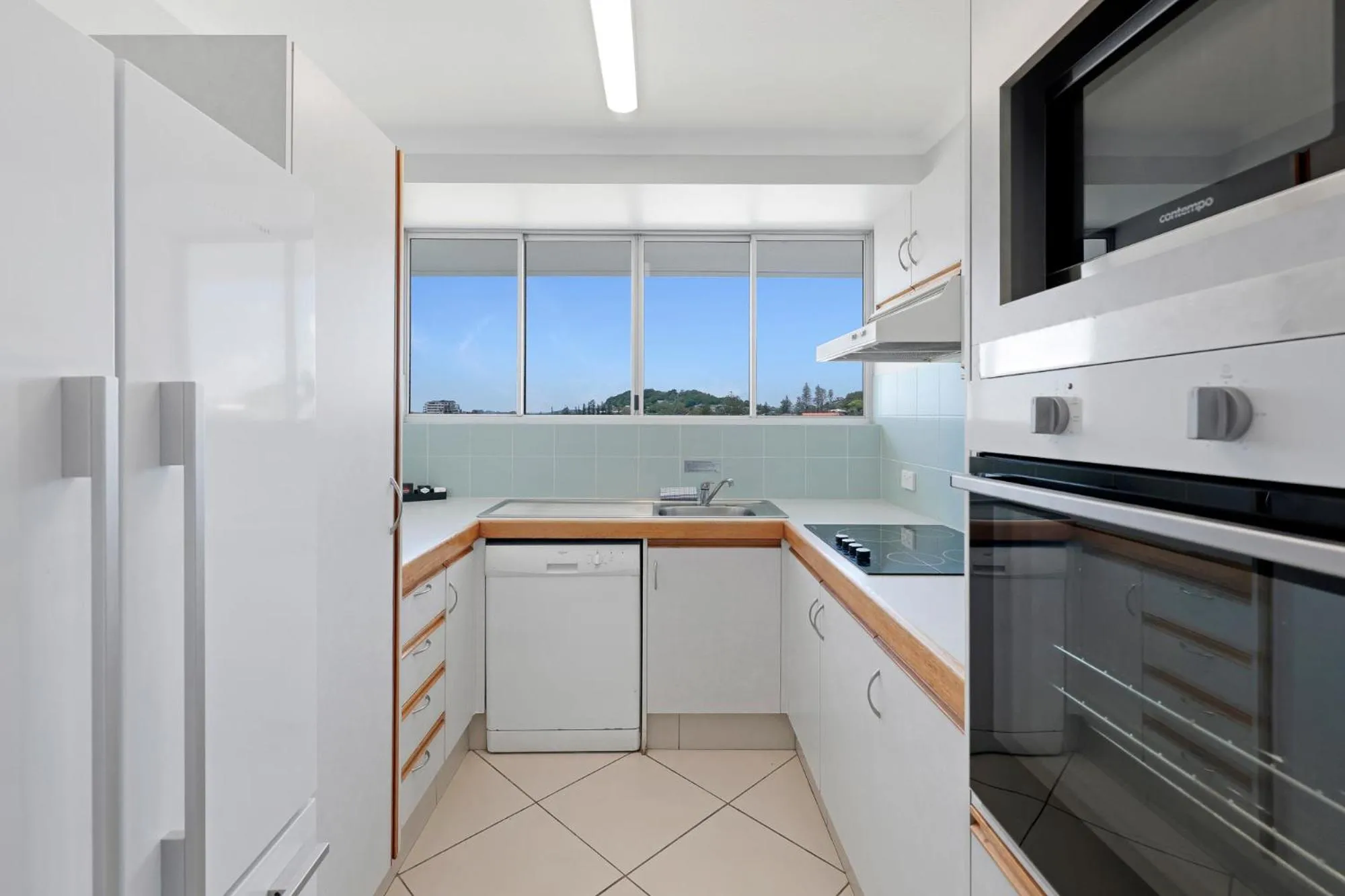 Kitchen or kitchenette in ULTIQA Points North