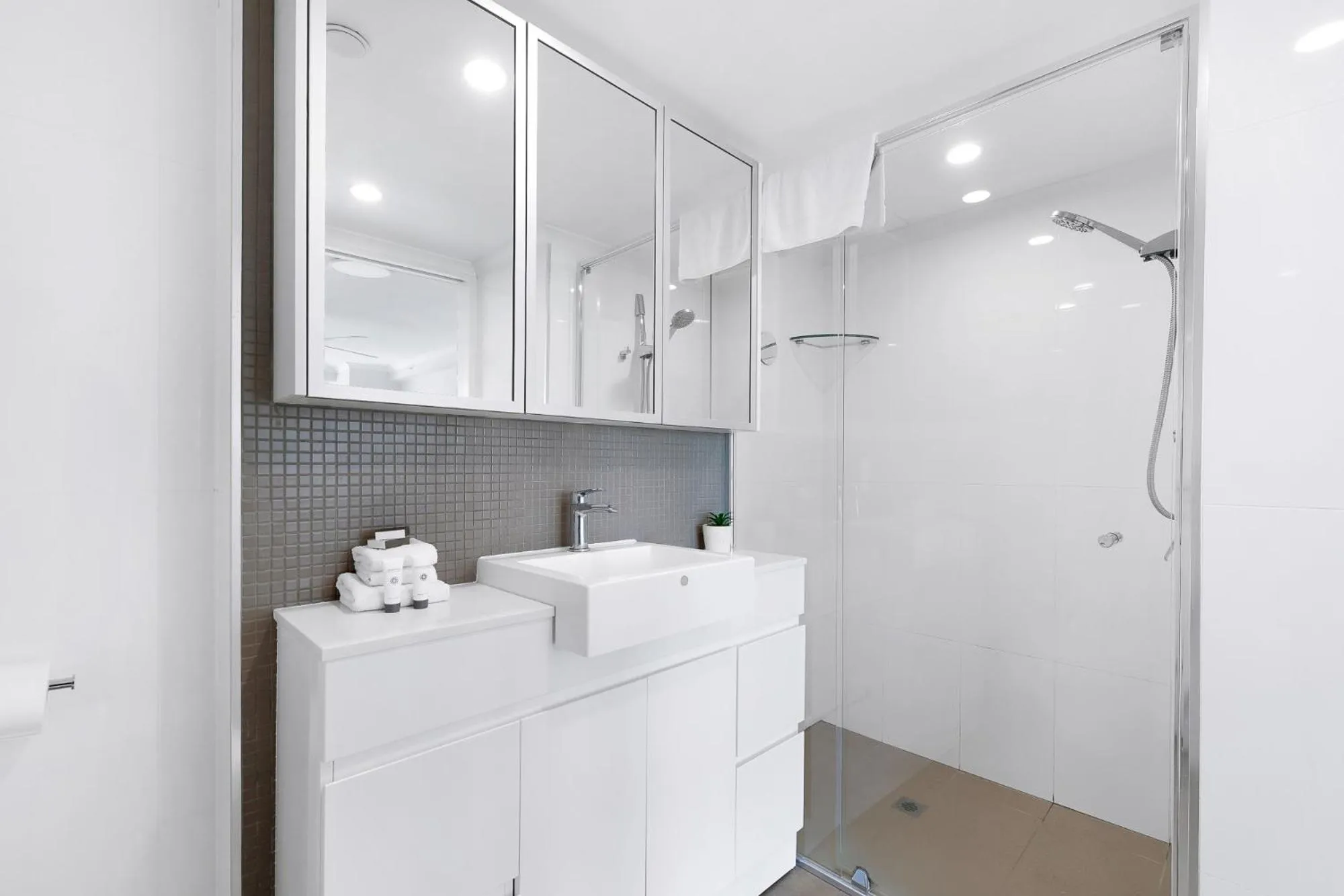 Bathroom in ULTIQA Points North