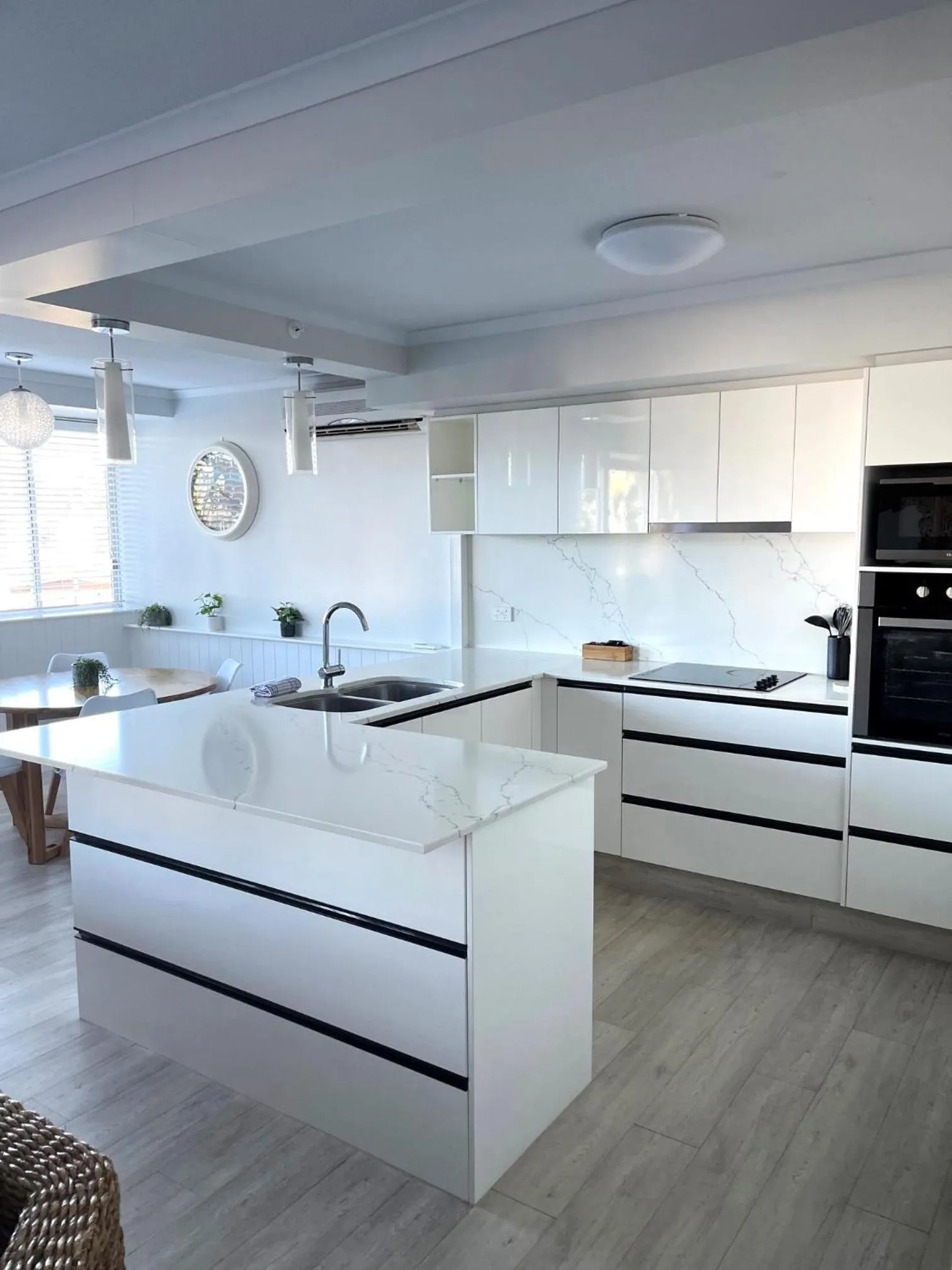 Kitchen or kitchenette in ULTIQA Points North