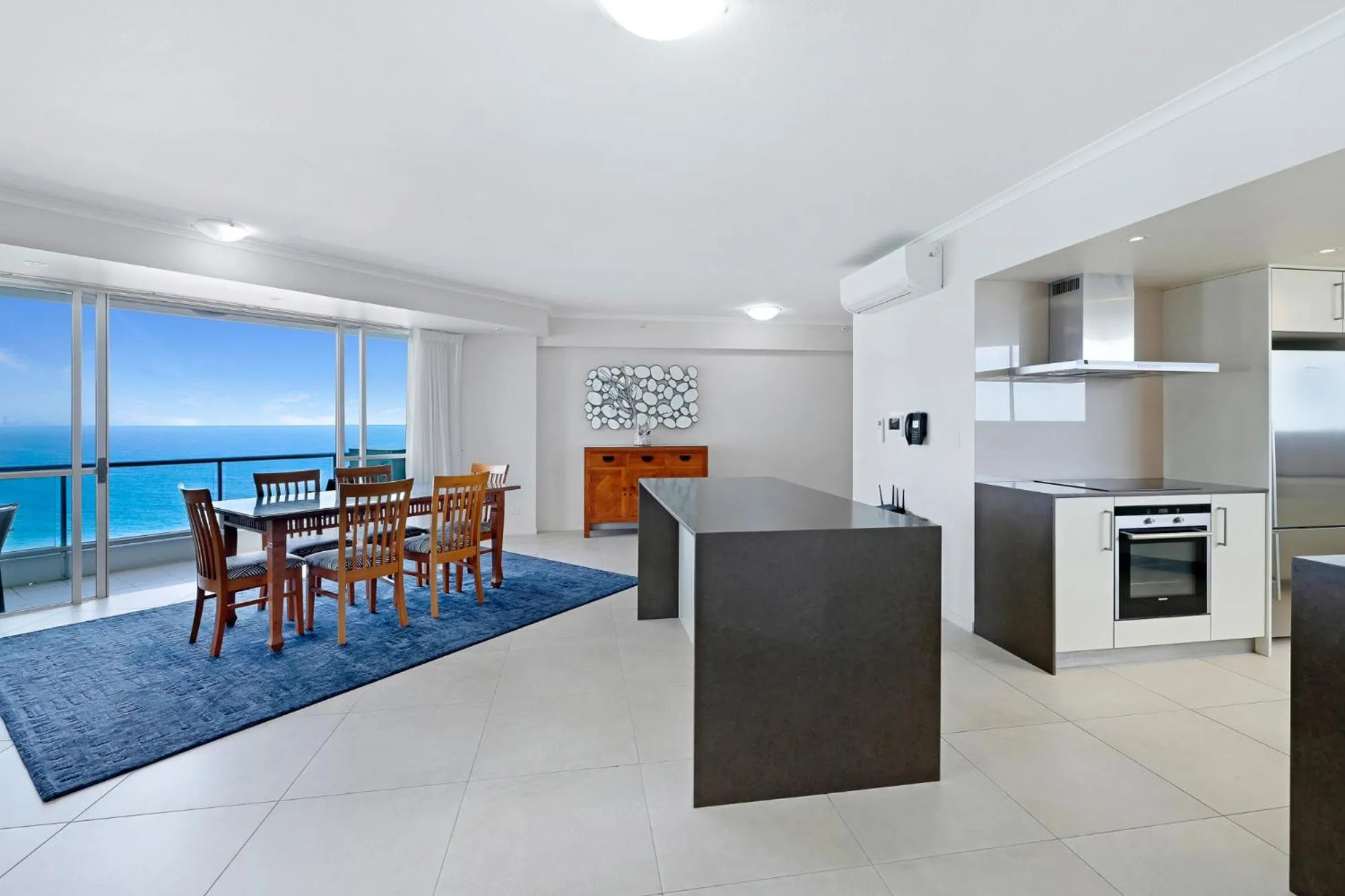 Kitchen or kitchenette in ULTIQA Points North