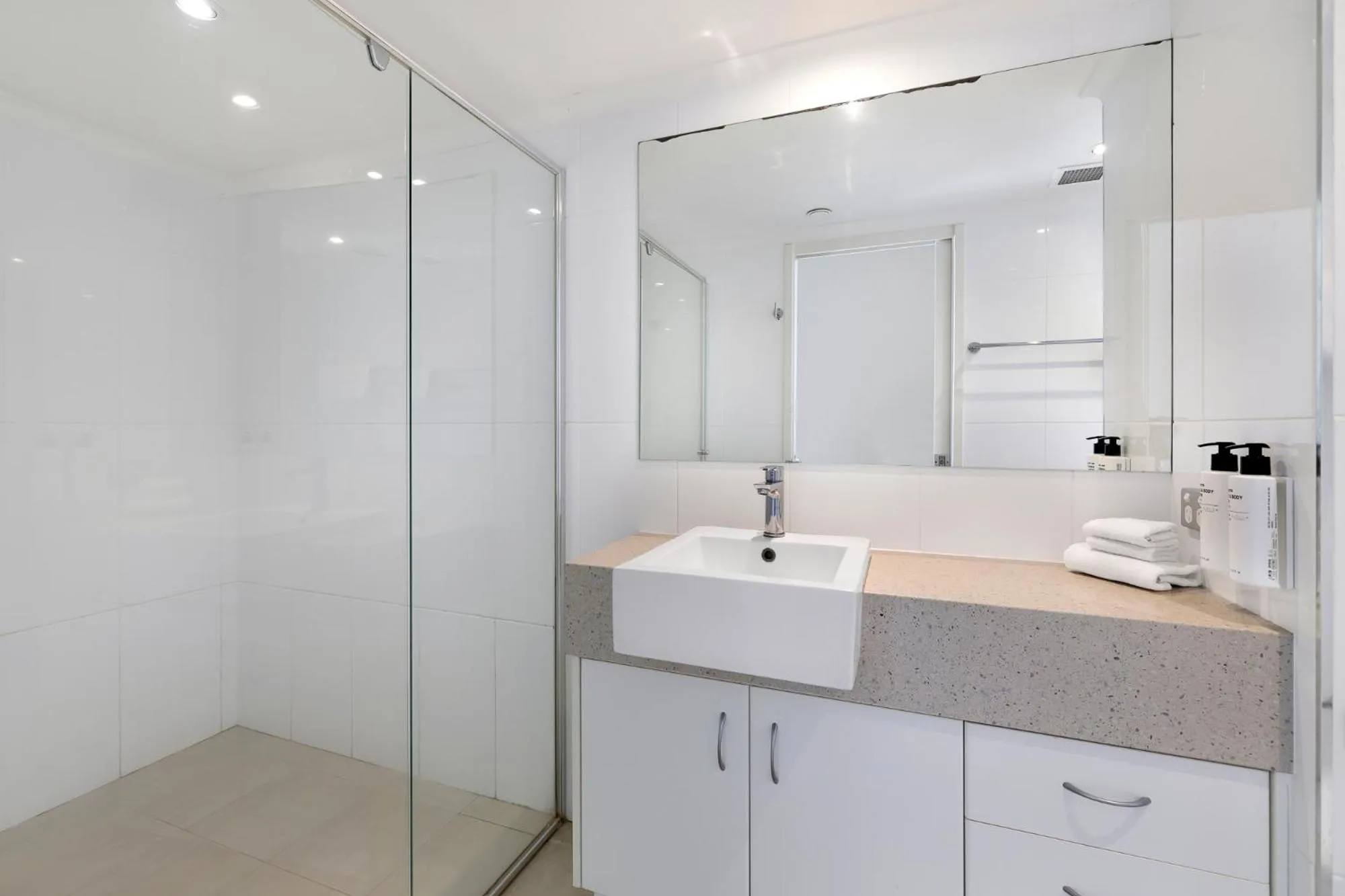 Bathroom in ULTIQA Points North