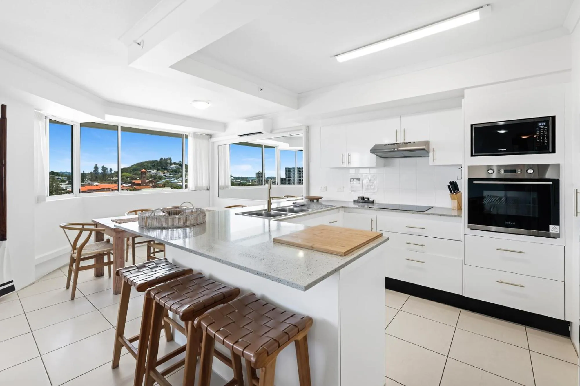 Kitchen or kitchenette in ULTIQA Points North