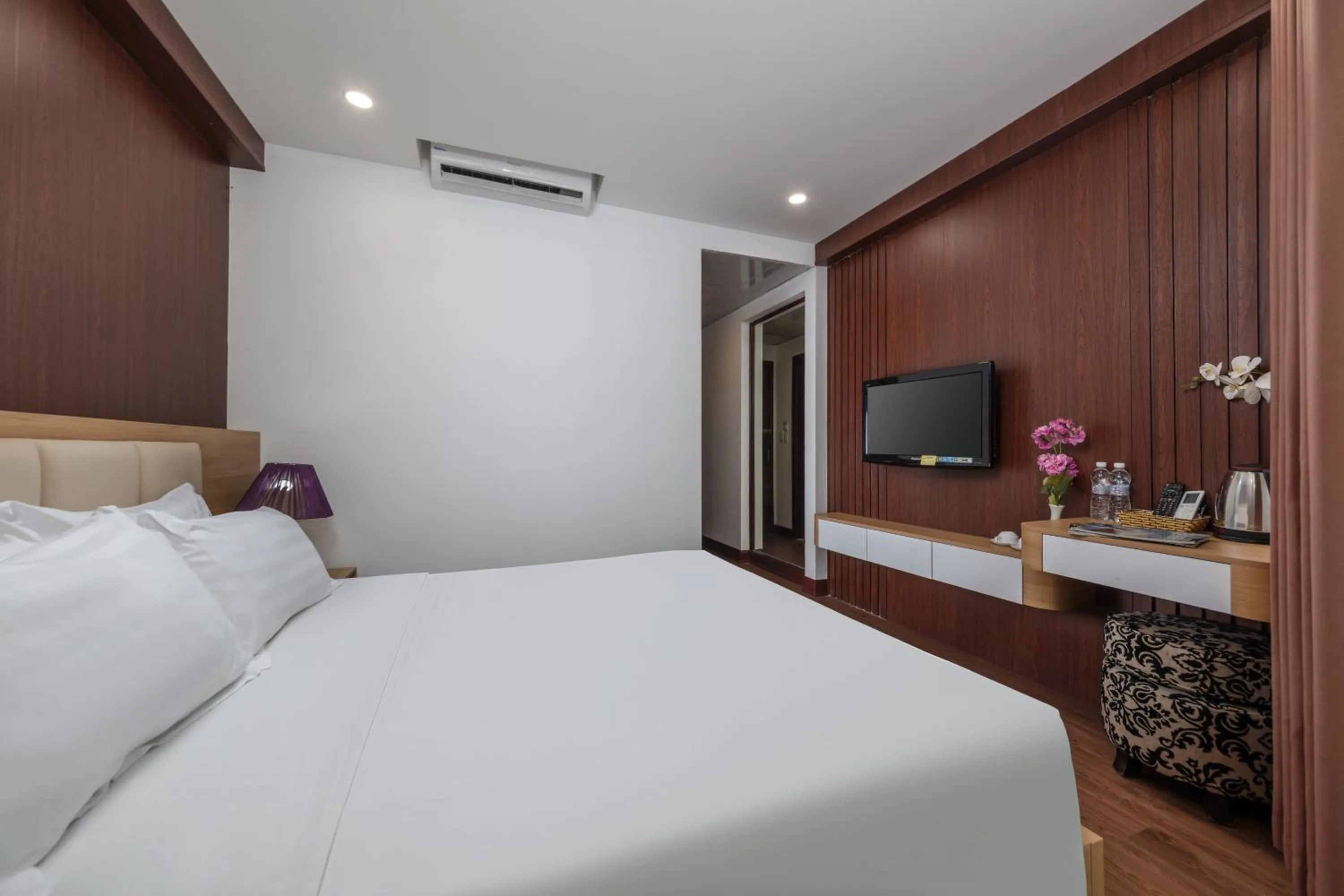 Bedroom, Bed in Millennium Hanoi Hotel