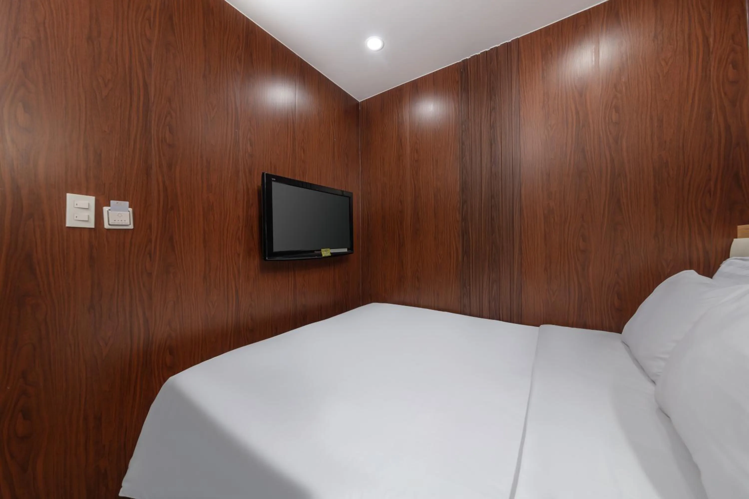 Bedroom, Bed in Millennium Hanoi Hotel