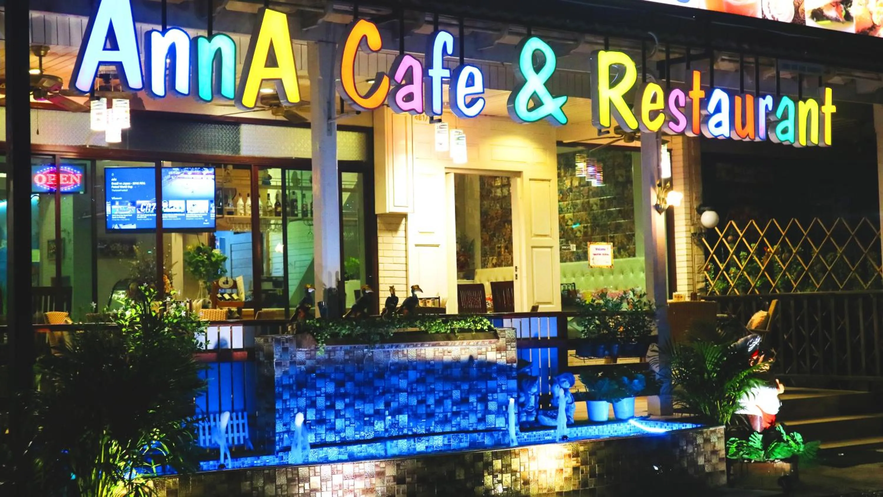 Restaurant/places to eat in Aiyaree Place Hotel SHA PLUS