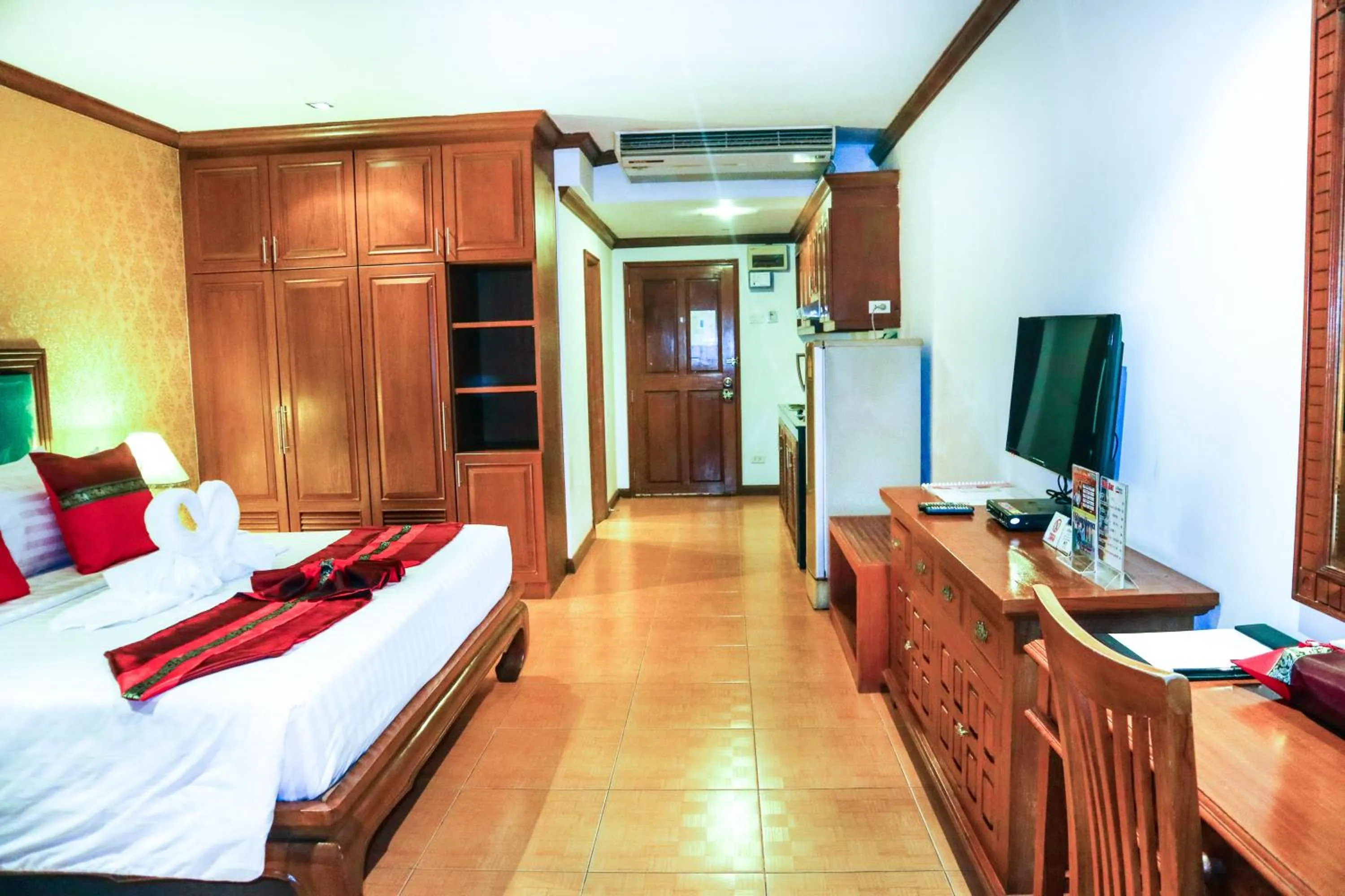 TV and multimedia, Bed in Aiyaree Place Hotel SHA PLUS