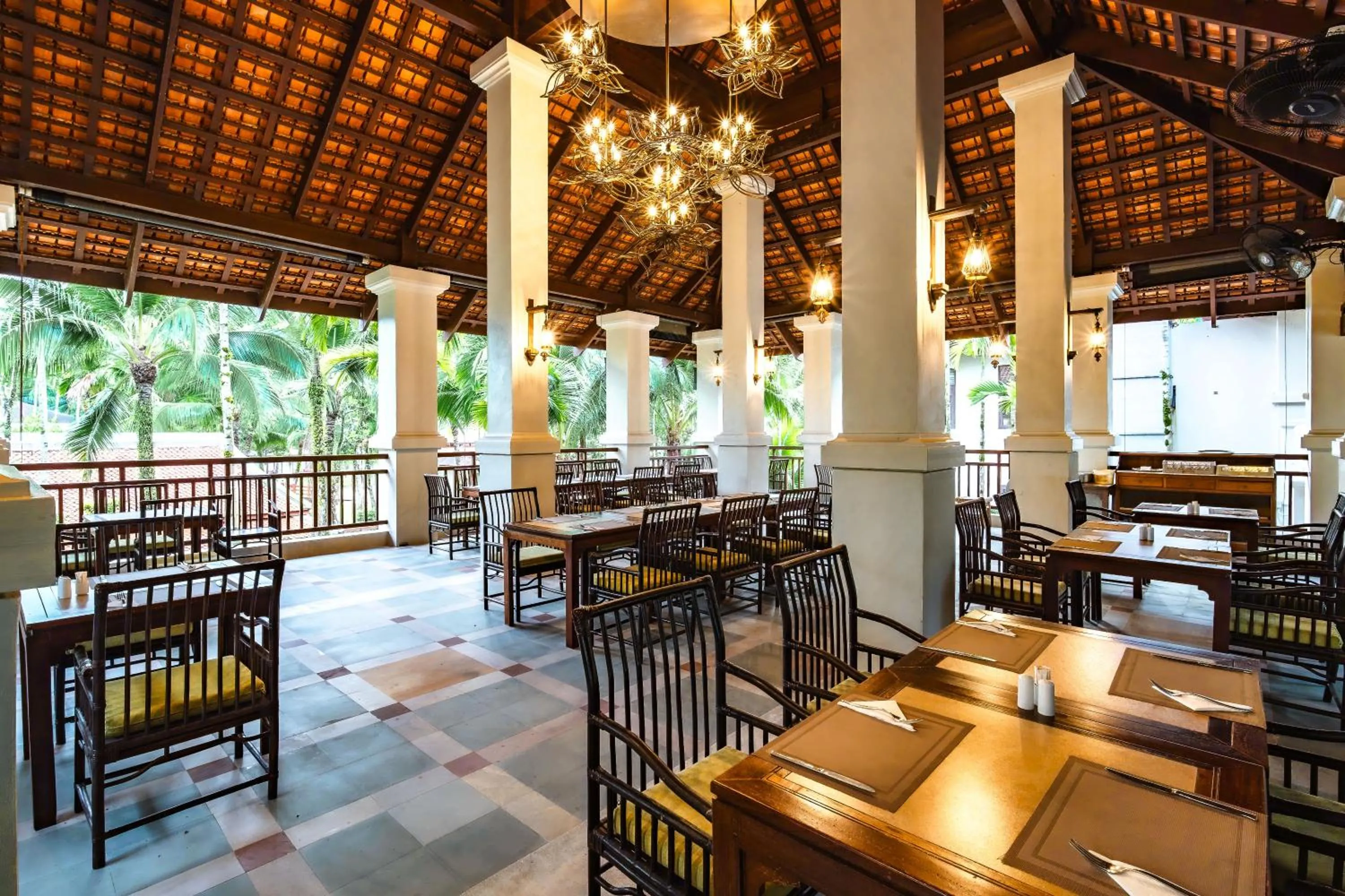 Restaurant/places to eat in Khaolak Laguna Resort