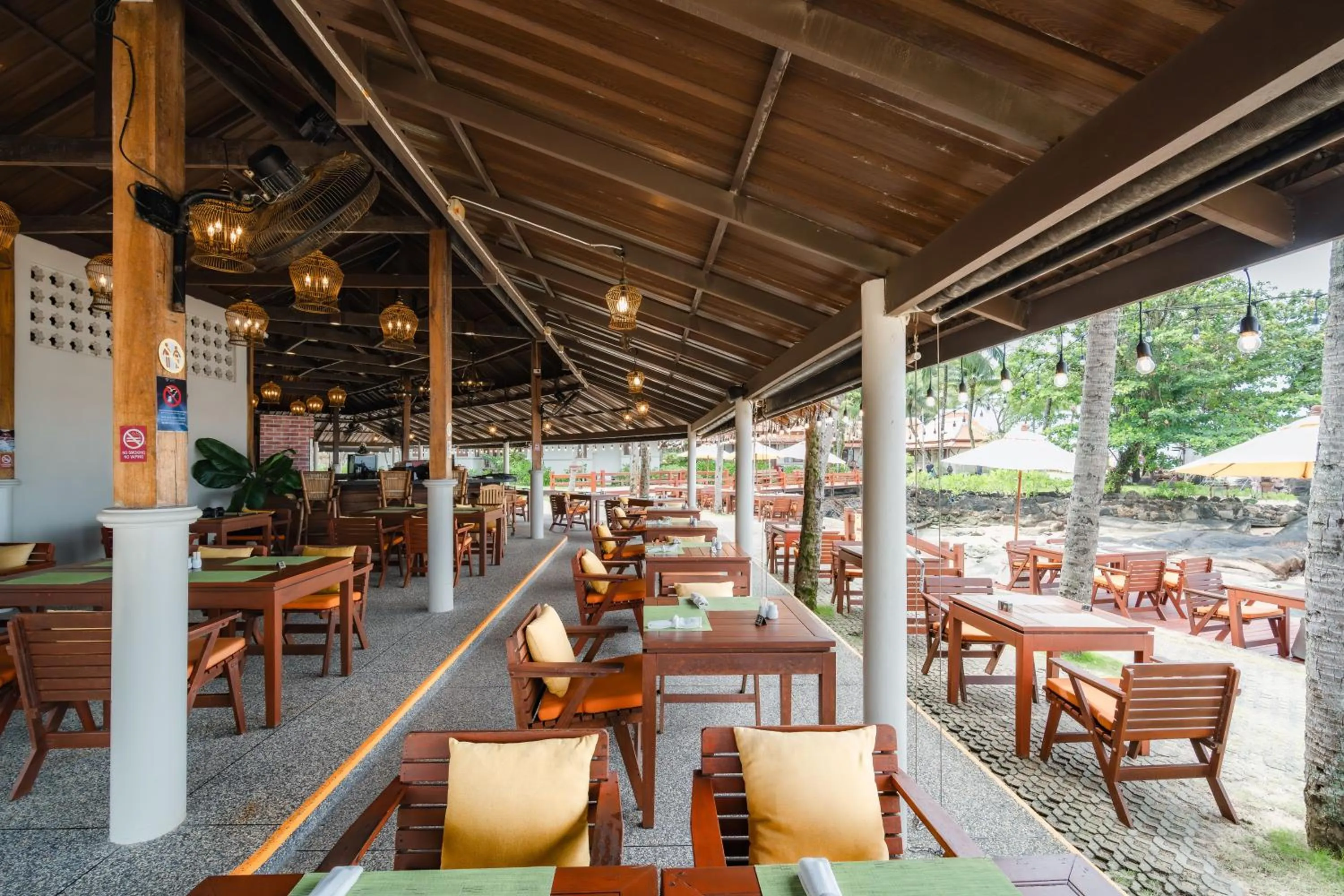 Restaurant/places to eat in Khaolak Laguna Resort