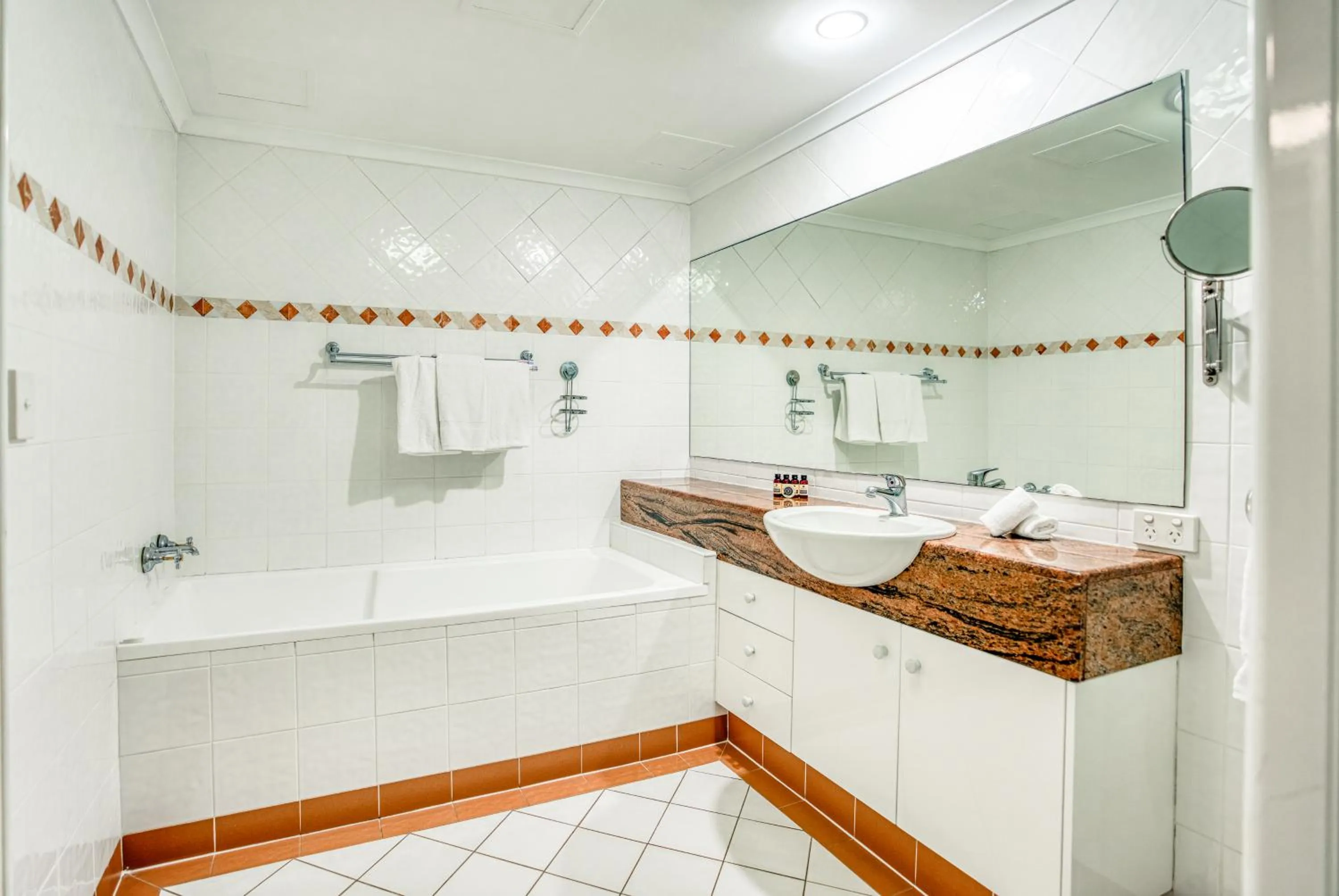 Shower in Xanadu Resort