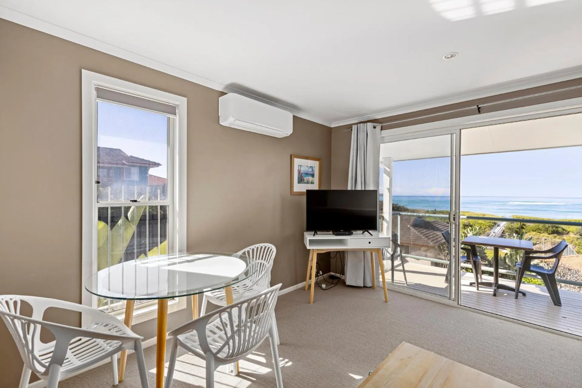 Aqualuna Beach Resort