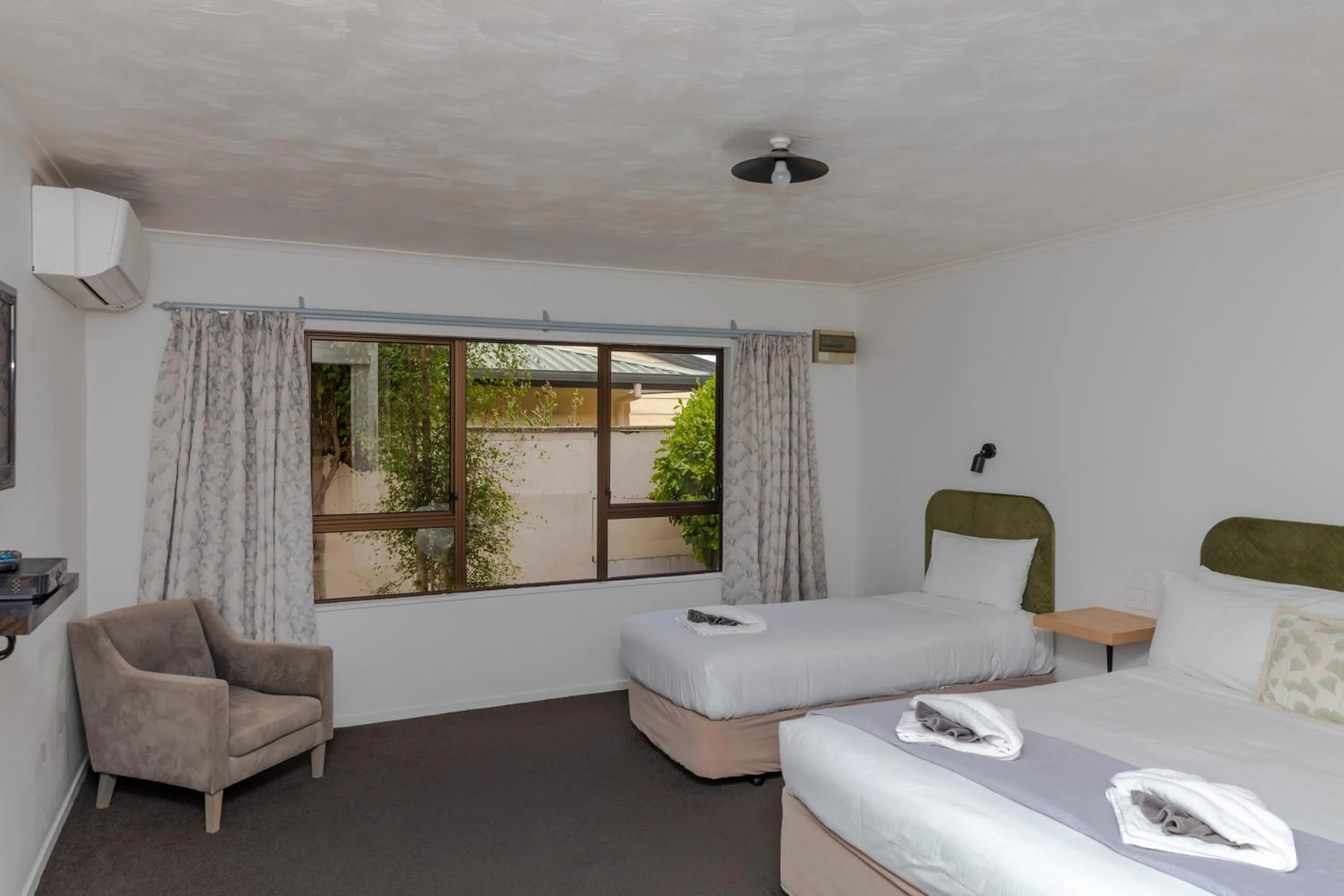 Bed in Amber Court Motel Nelson