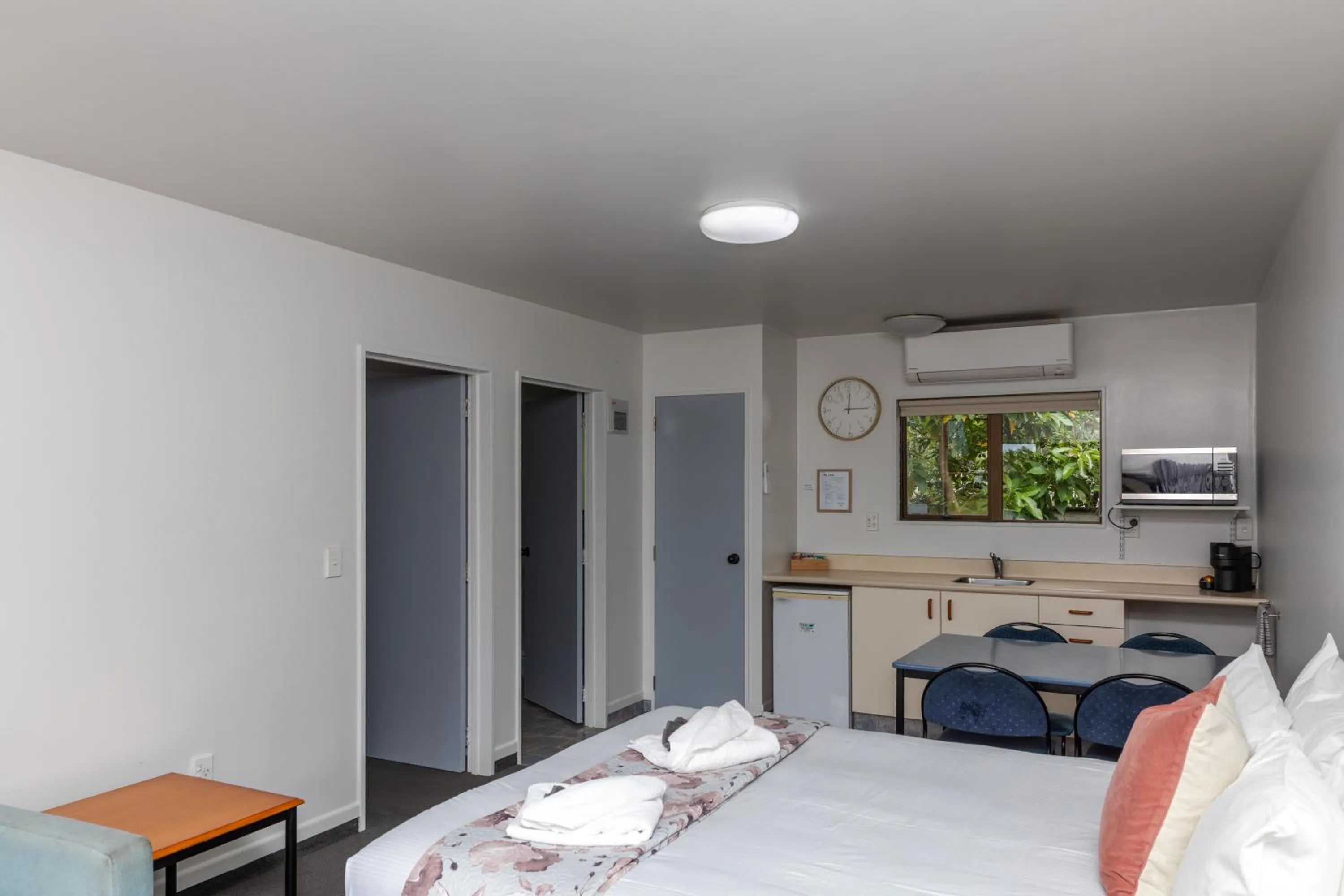 Bed in Amber Court Motel Nelson