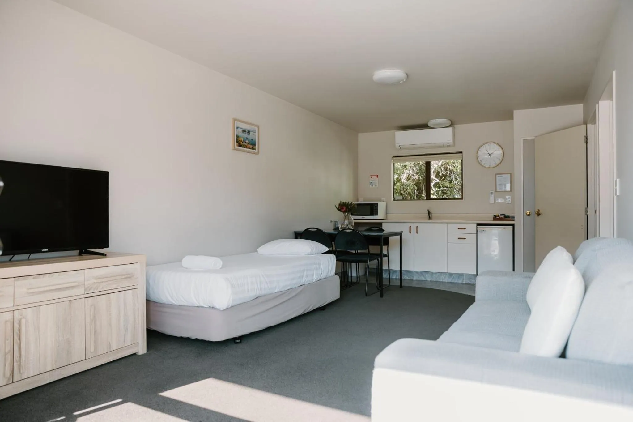 Shower in Amber Court Motel Nelson