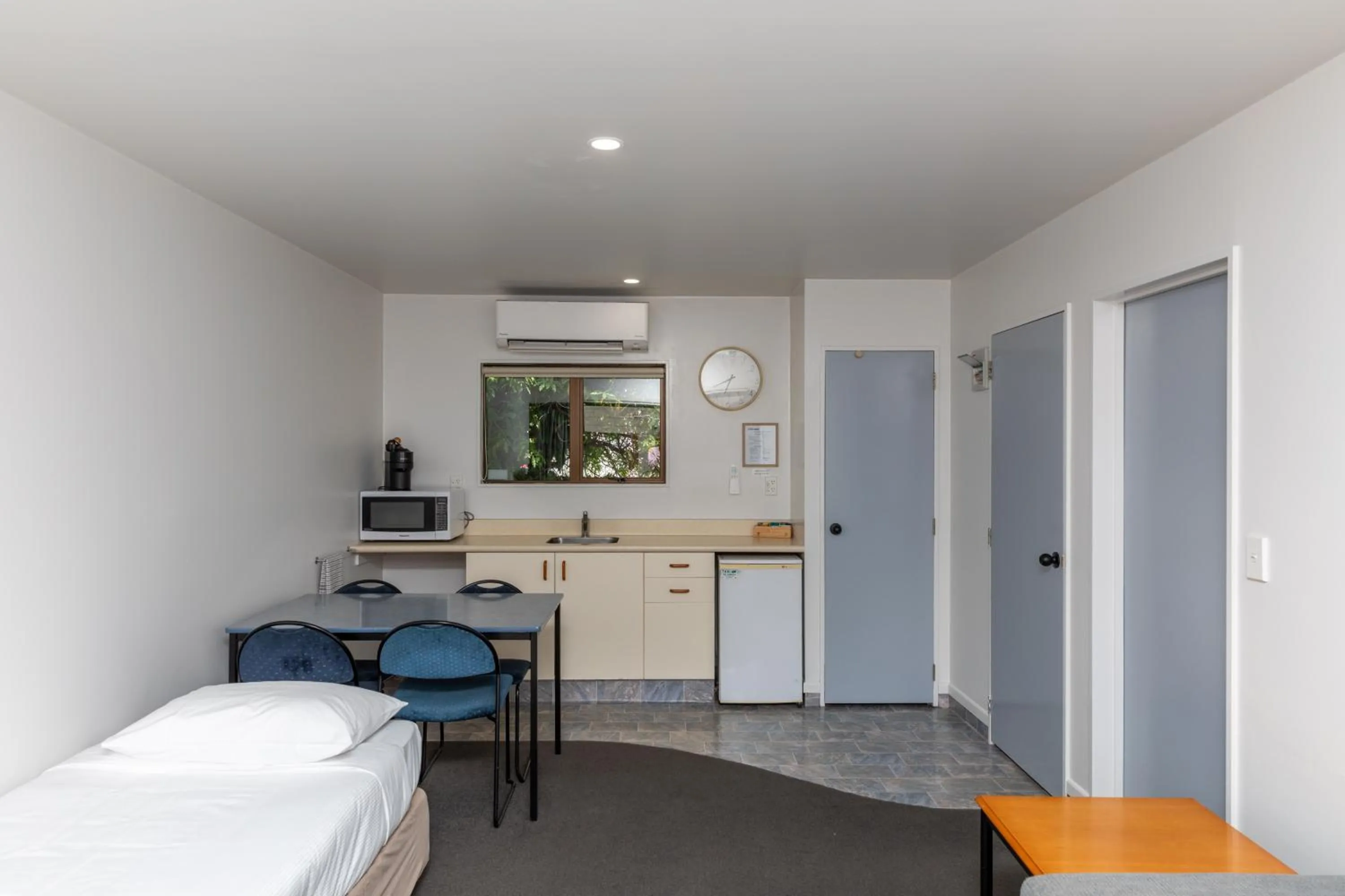 Kitchen or kitchenette in Amber Court Motel Nelson