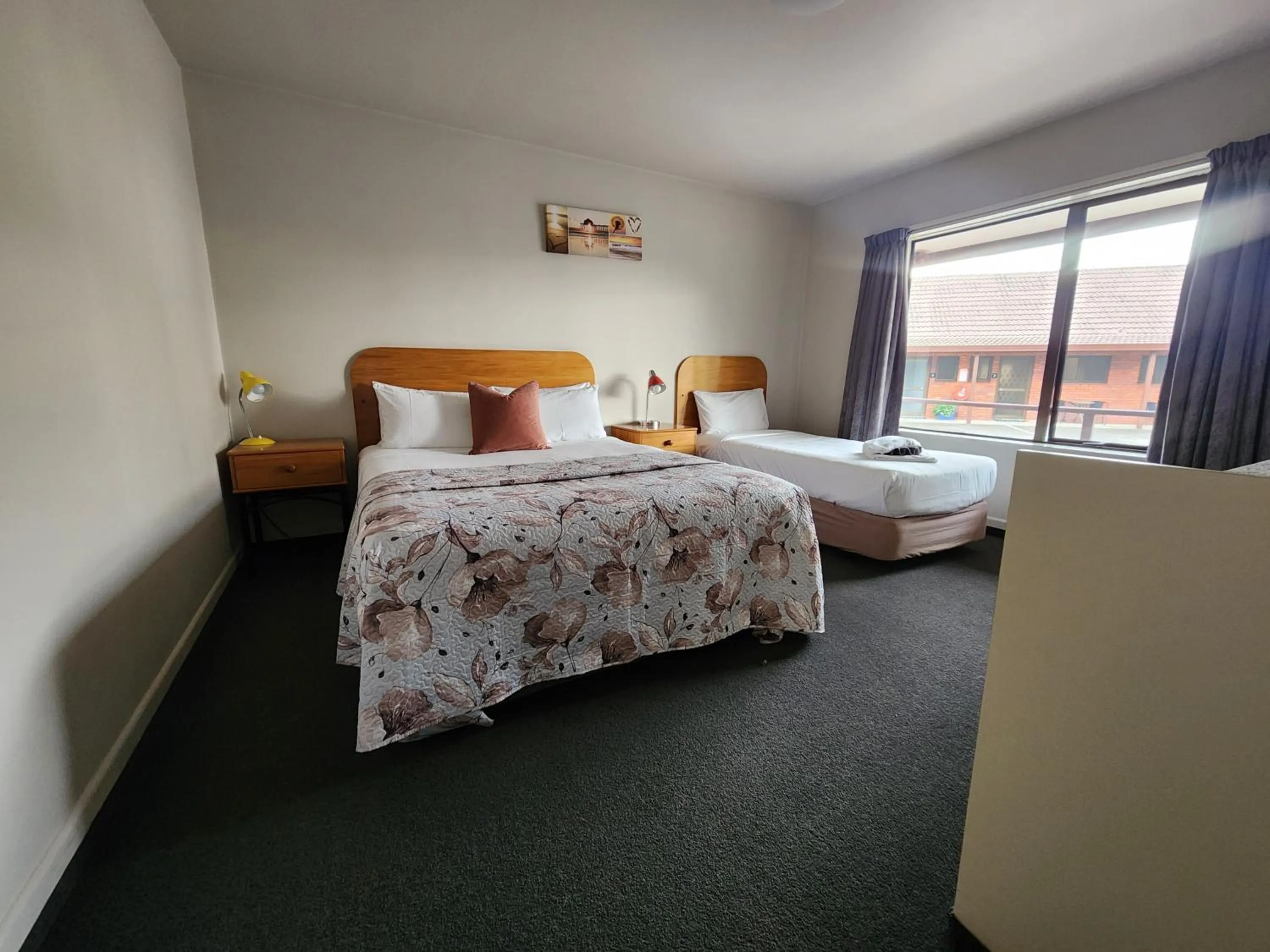 Bedroom, Bed in Amber Court Motel Nelson