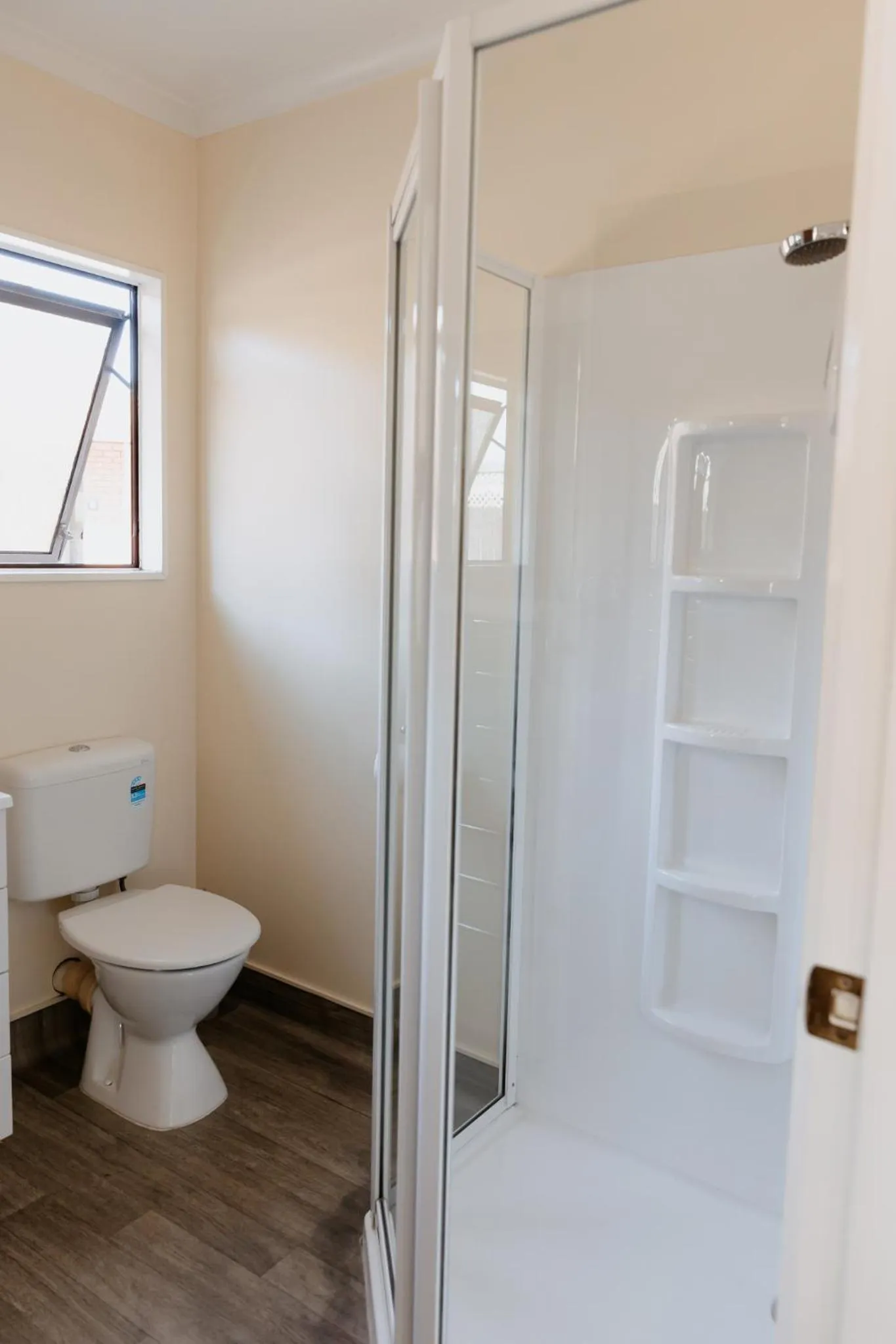 Shower in Amber Court Motel Nelson