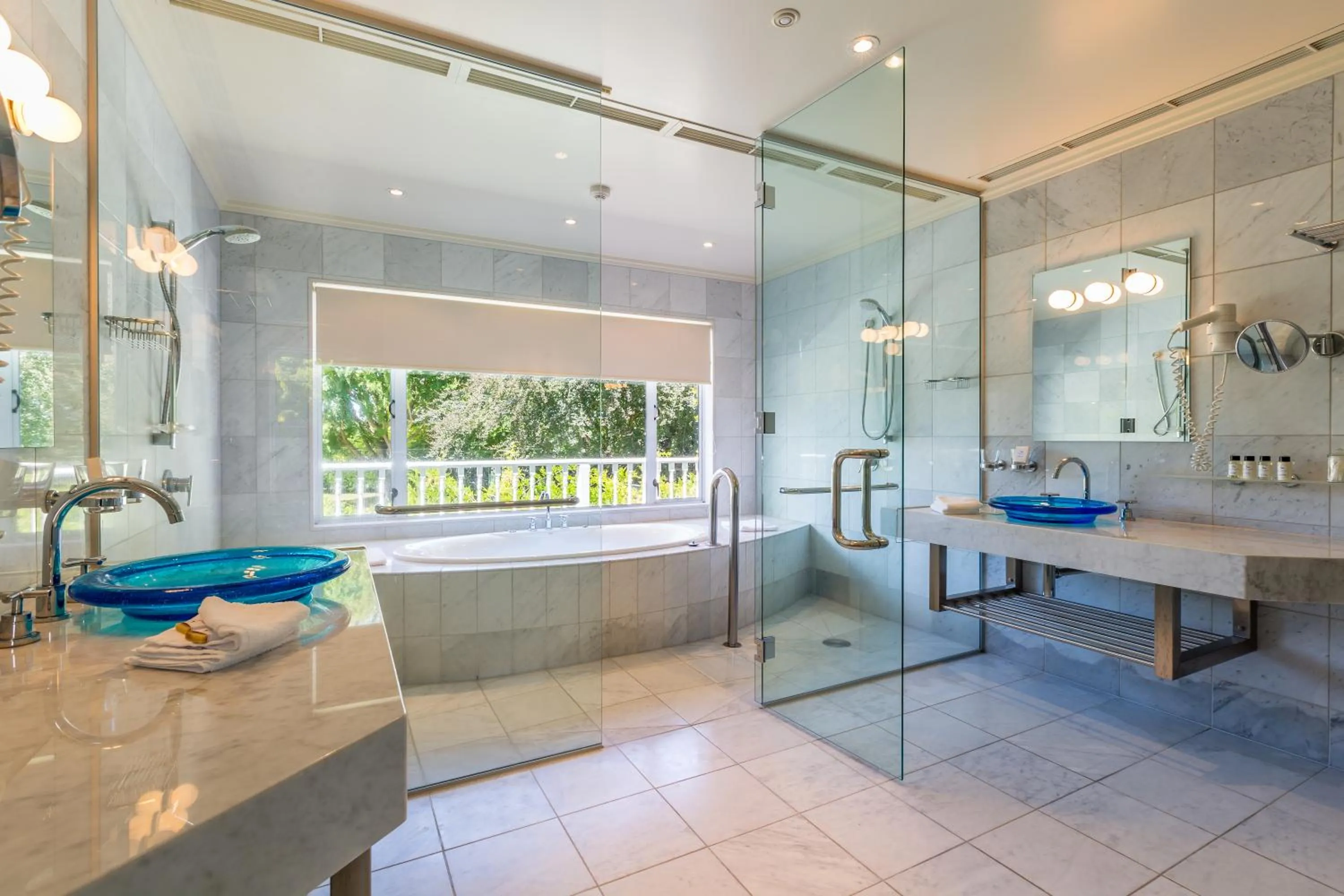 Bathroom in Mangapapa Hotel