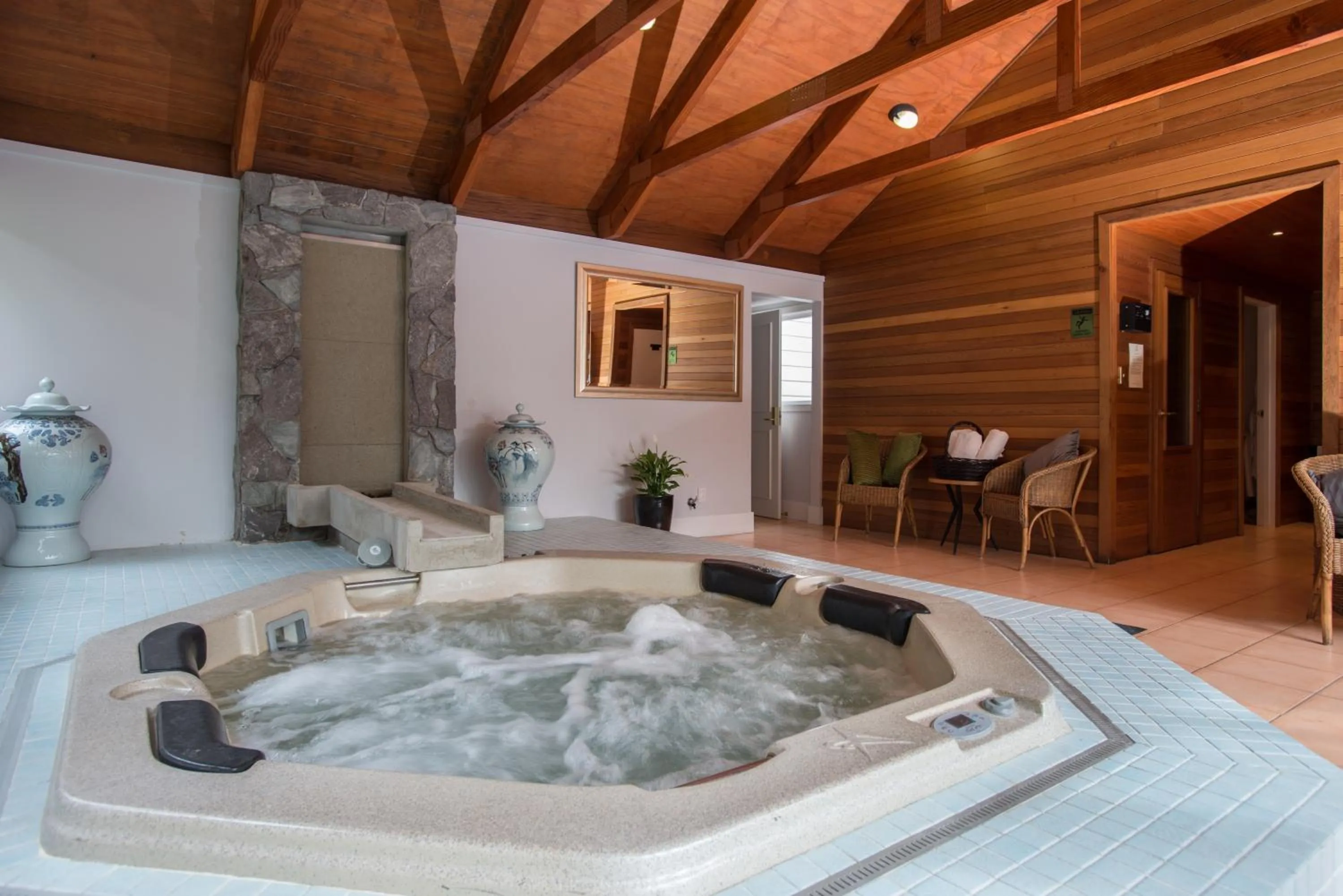 Hot Tub in Mangapapa Hotel