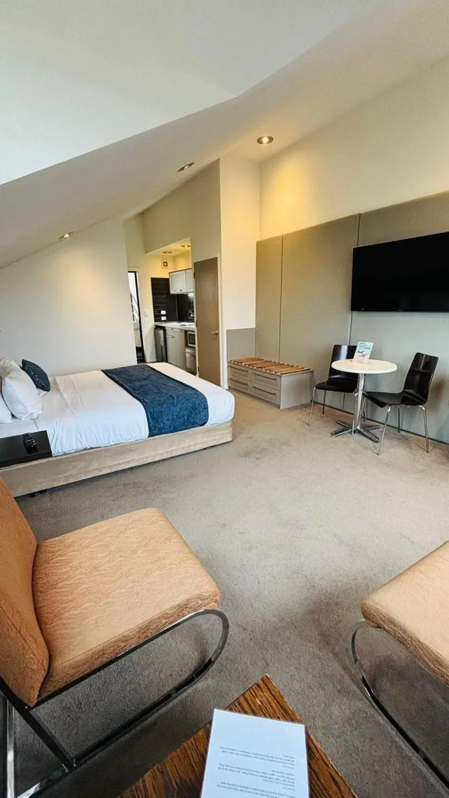 Bedroom, Bed in Garden Court Suites & Apartments