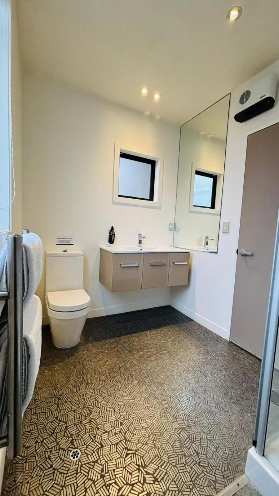 Bathroom in Garden Court Suites & Apartments