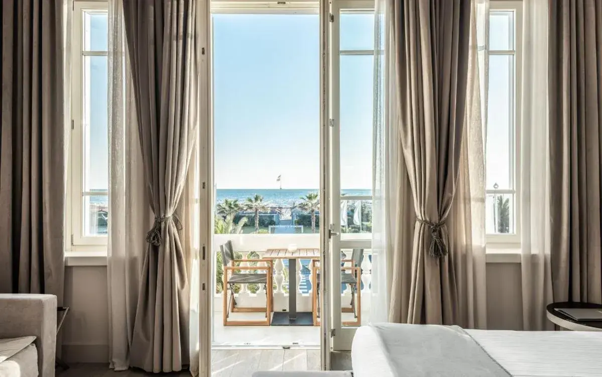 Deluxe Triple Room with Sea View in Villa Grey Deluxe Triple Room with Sea View in Villa Grey