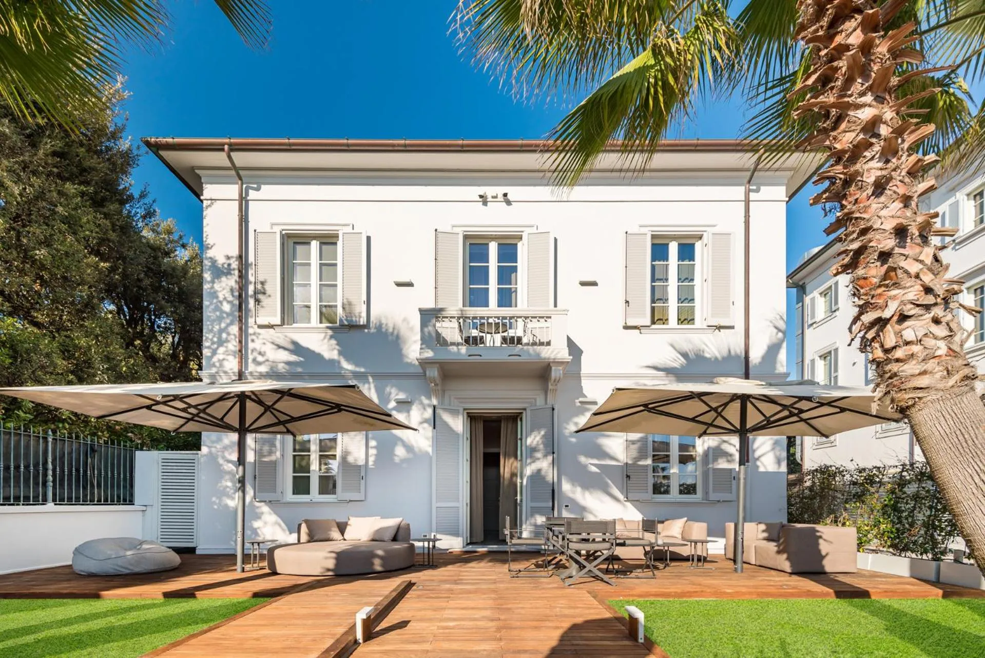 Property building in Villa Grey