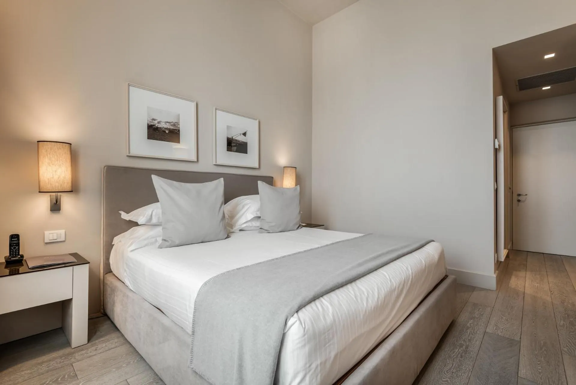 Photo of the whole room, Bed in Villa Grey