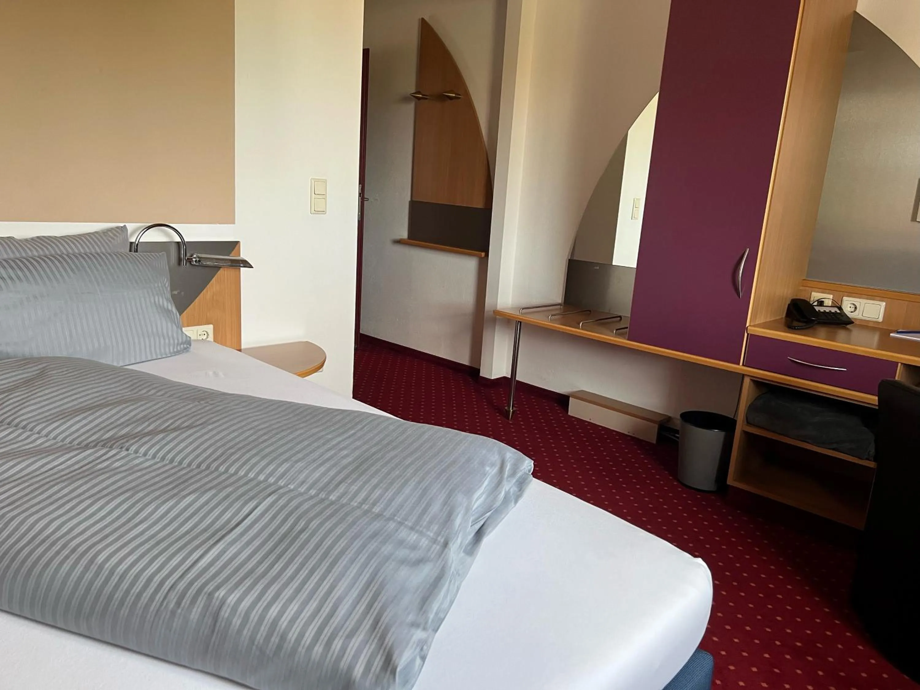 Bed in Hotel KonradP Holzkirchen