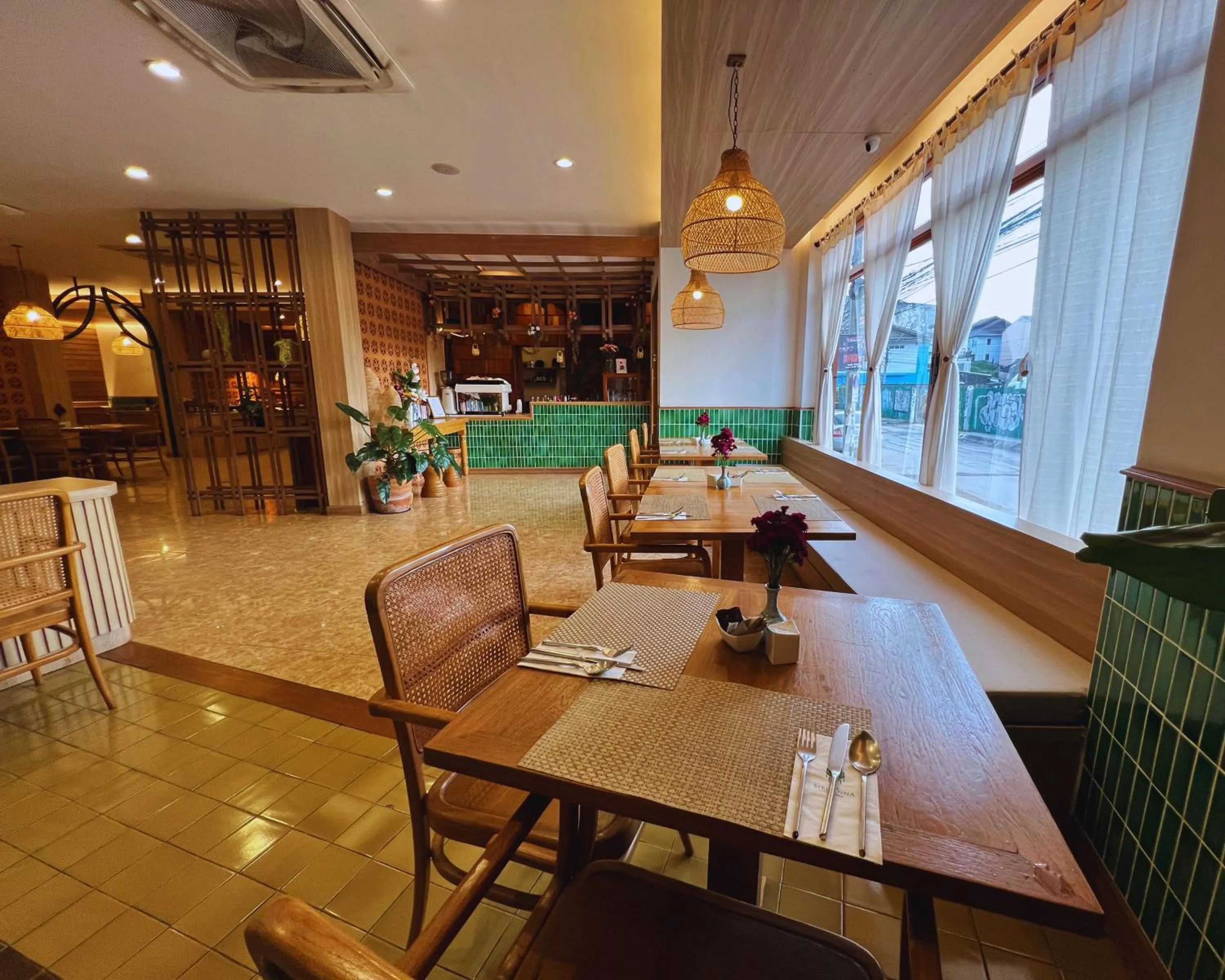 Restaurant/places to eat in Sunday Villa Sirilanna Hotel