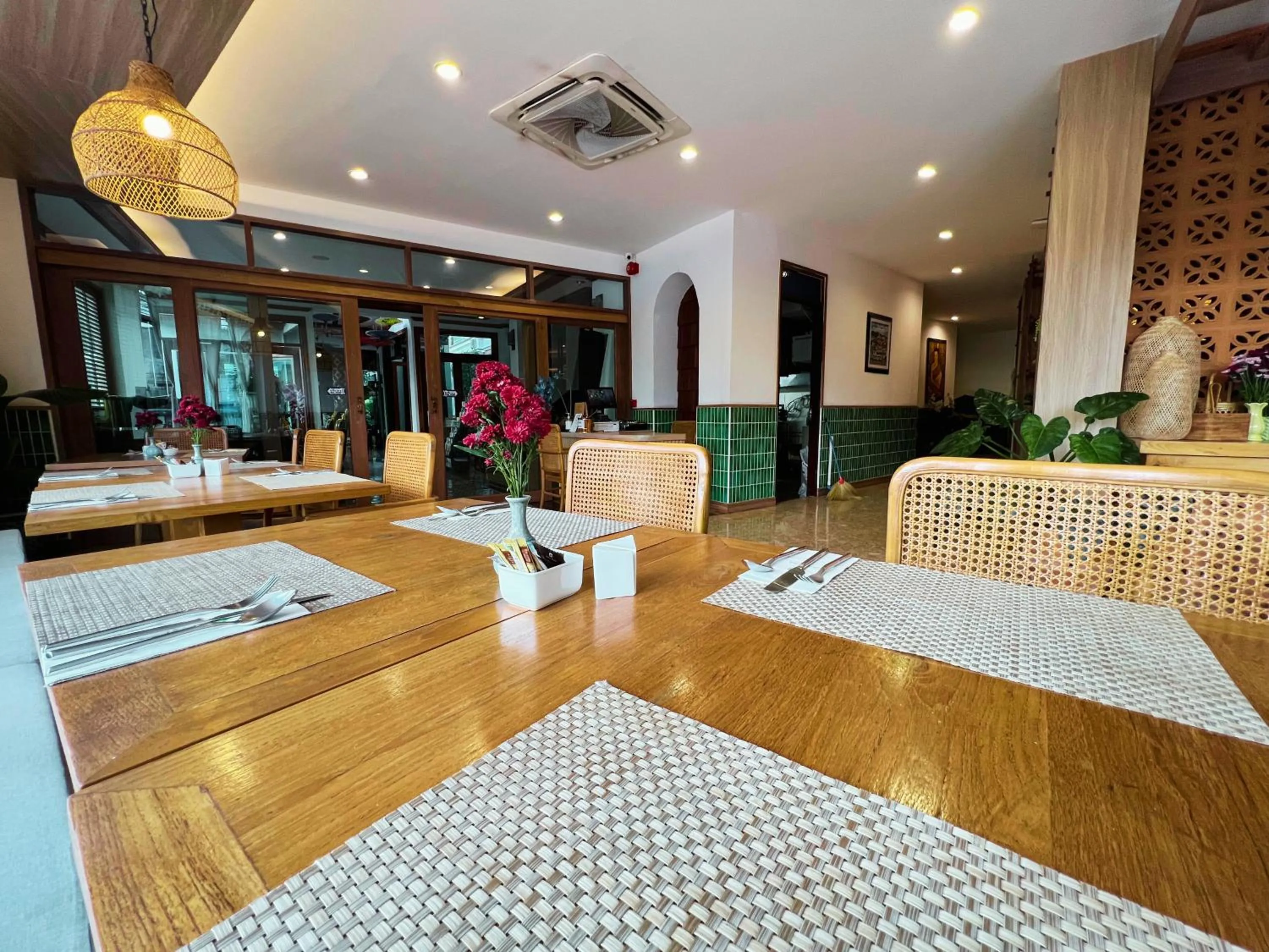 Seating area in Sunday Villa Sirilanna Hotel