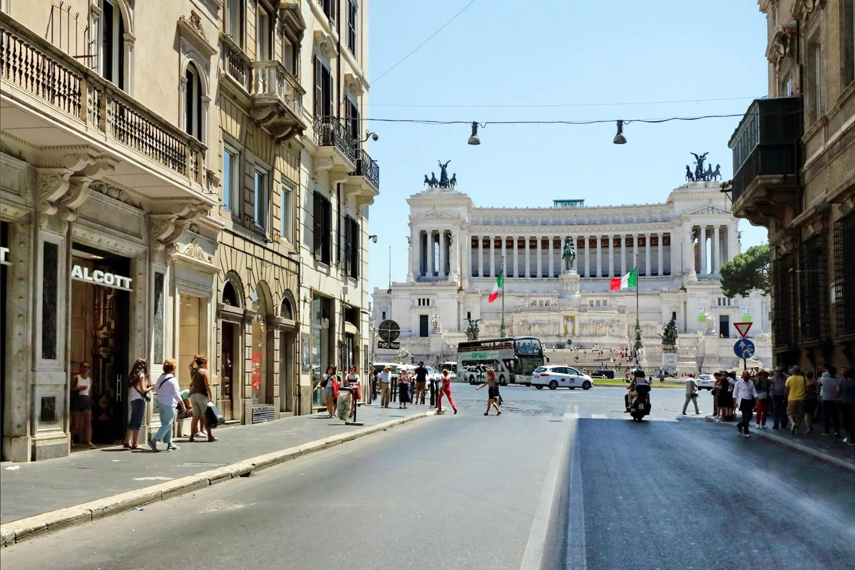 Neighbourhood in Amazing Piazza Venezia Suites