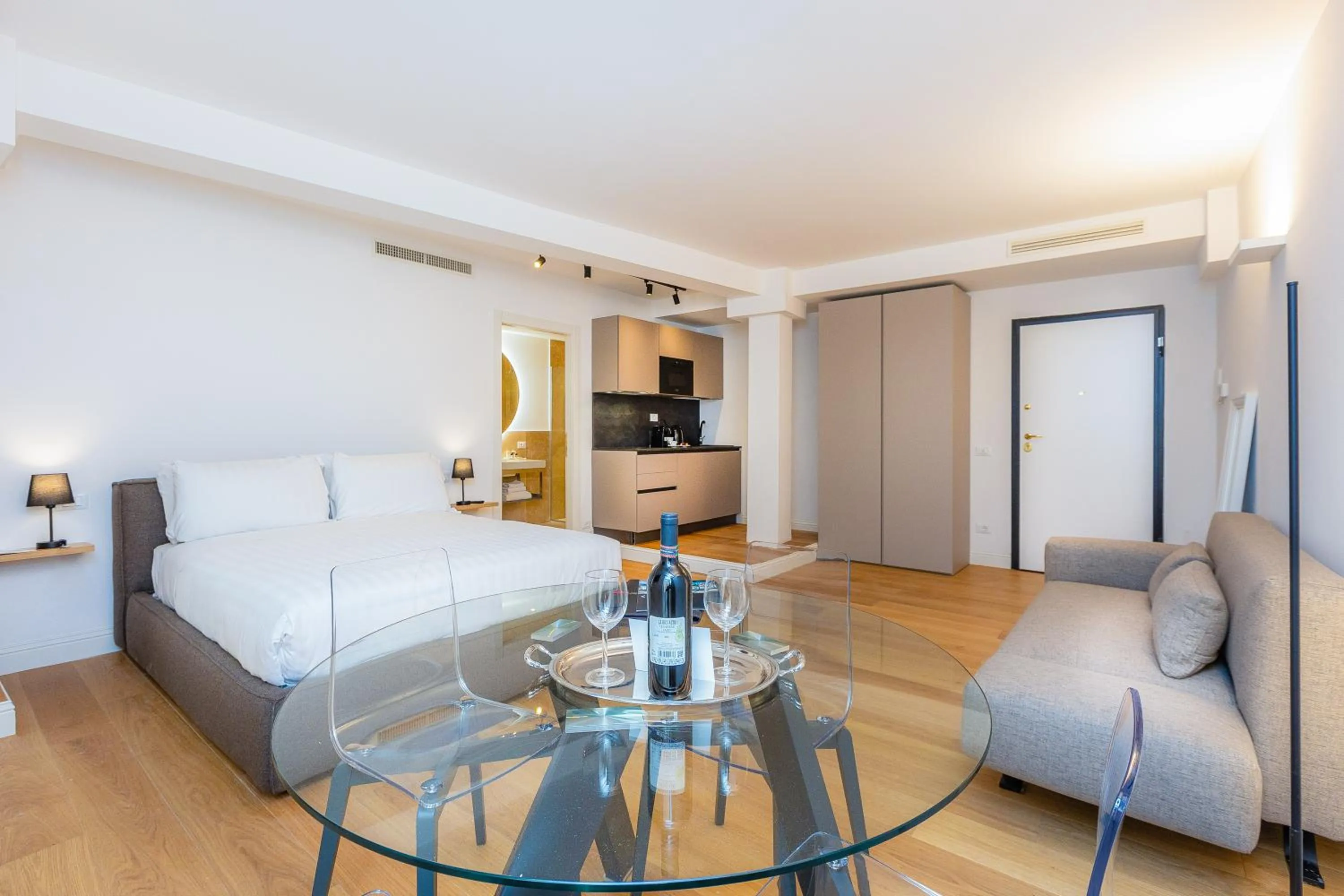 Bed in Amazing Piazza Venezia Suites