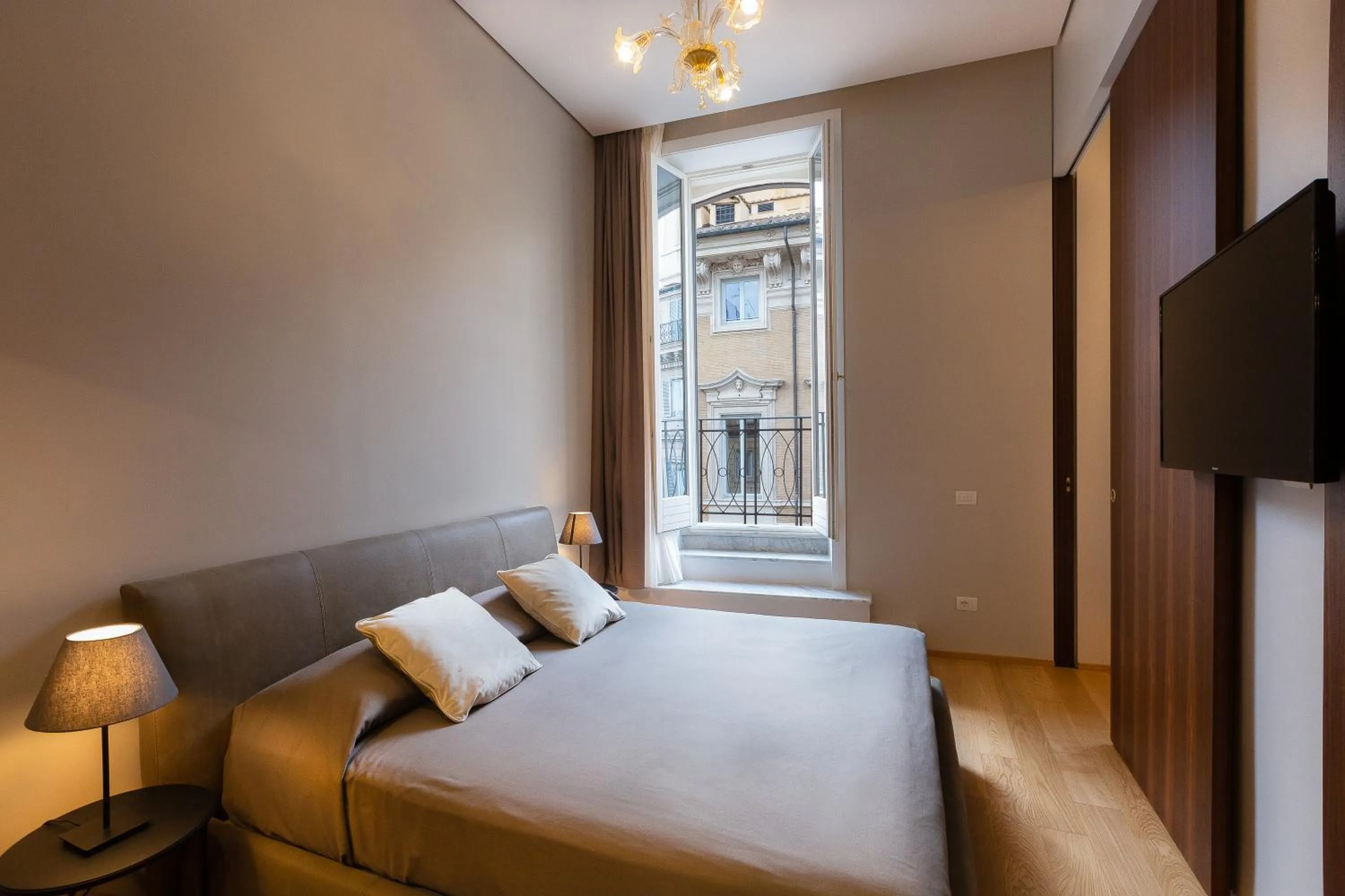 Bed in Amazing Piazza Venezia Suites