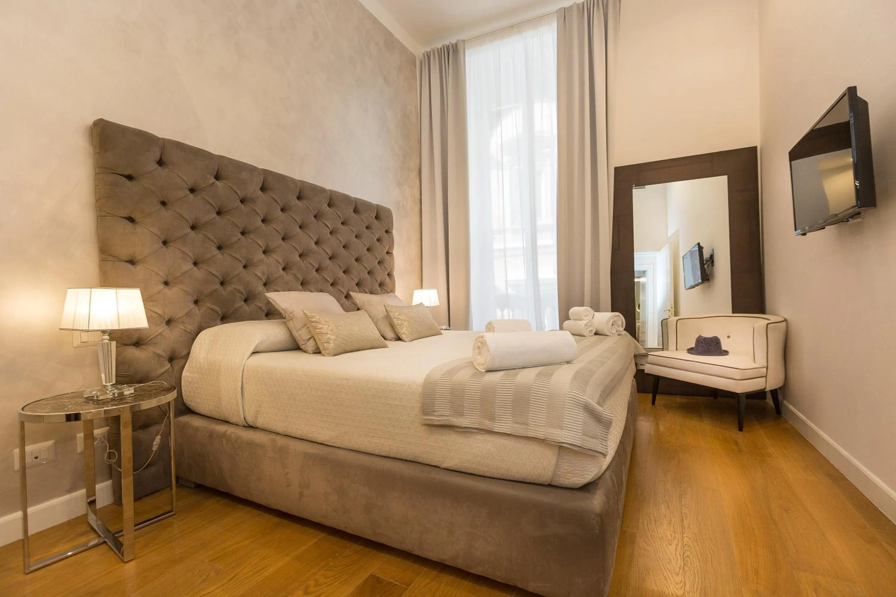 Bed in Amazing Piazza Venezia Suites