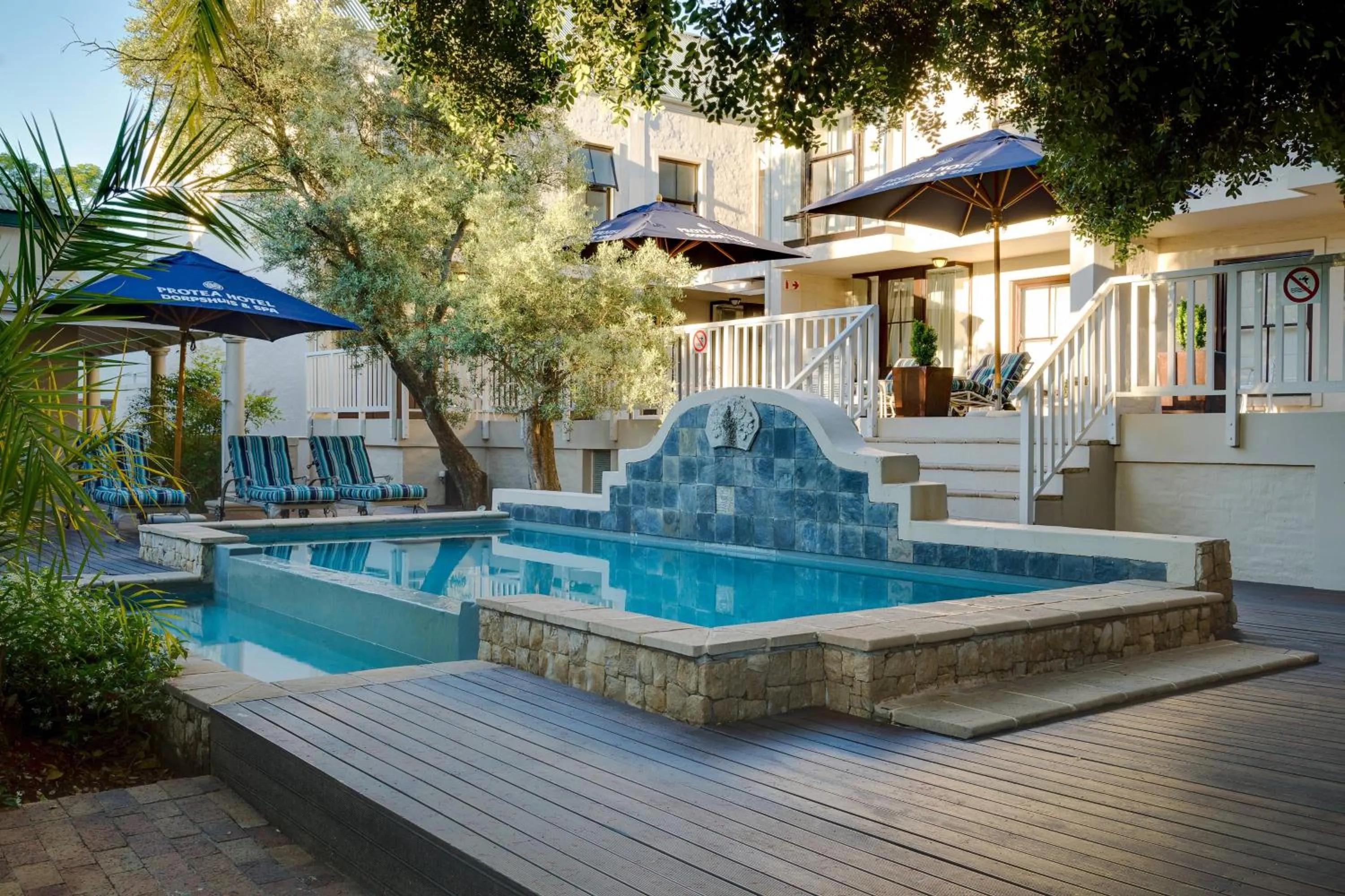 Swimming pool in Protea Hotel by Marriott Dorpshuis & Spa Stellenbosch