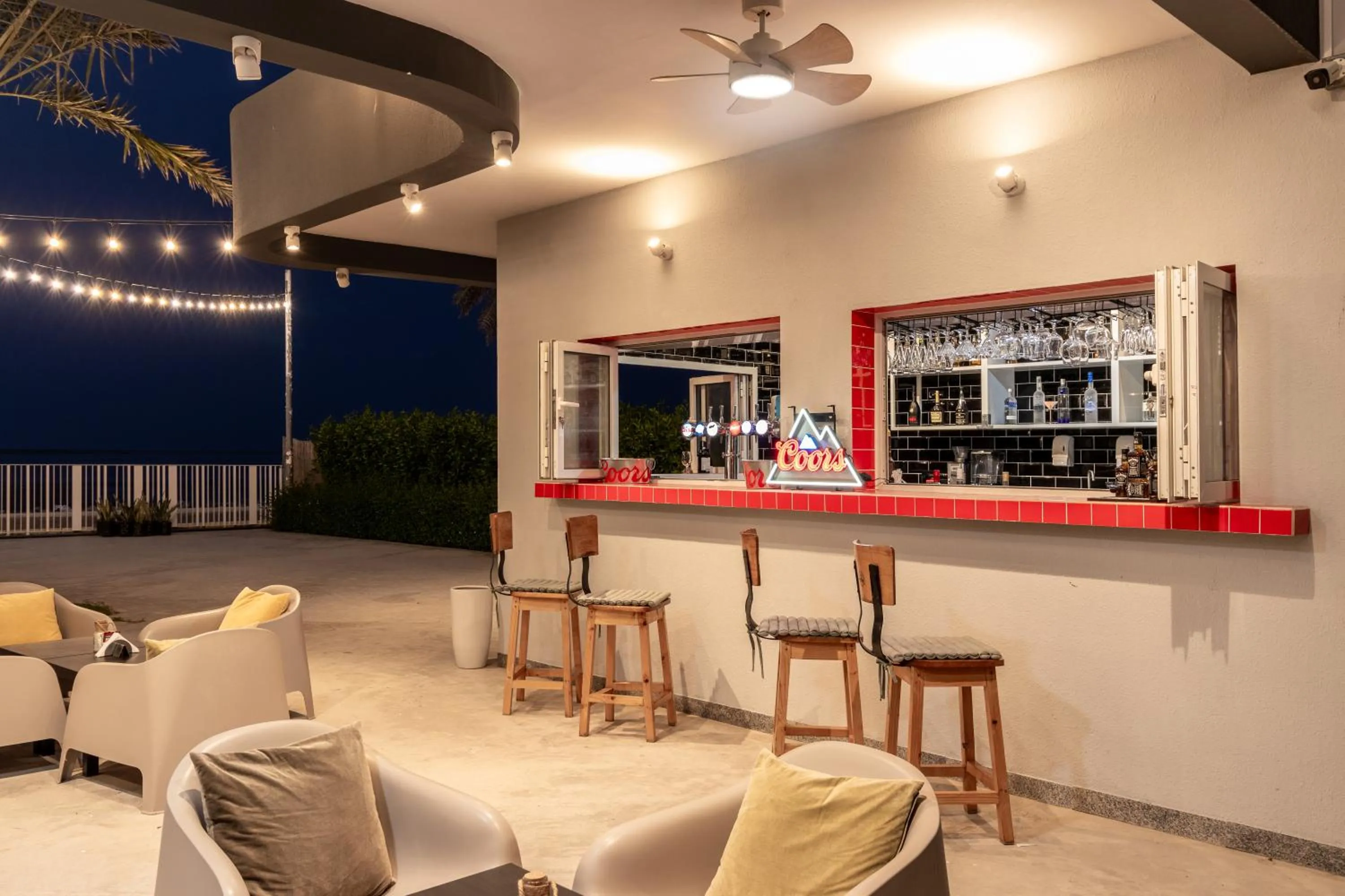 Restaurant/places to eat in Barracuda Resort