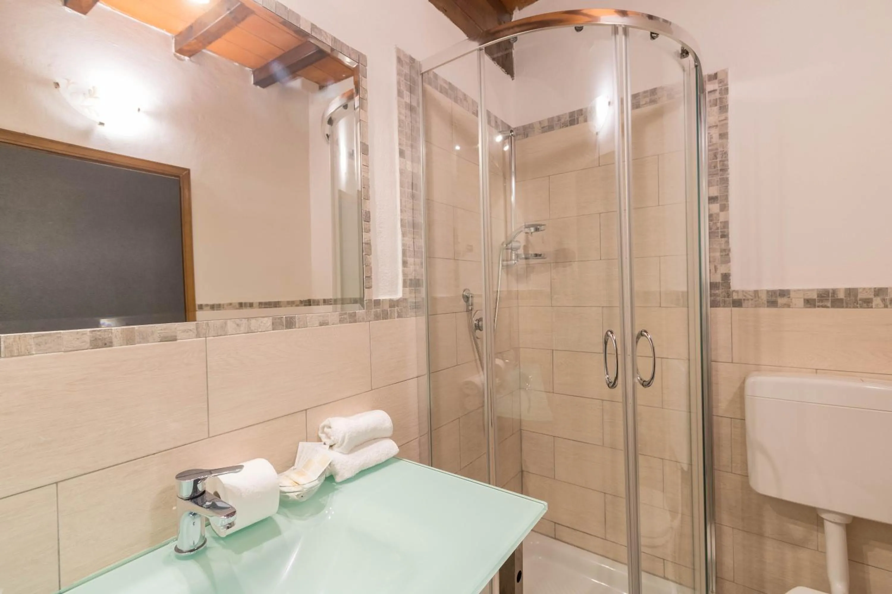Shower in Residence Mugello Resort