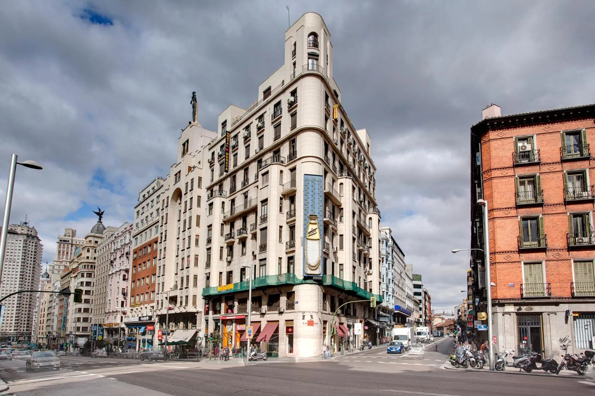 Property building in Hostal Besaya