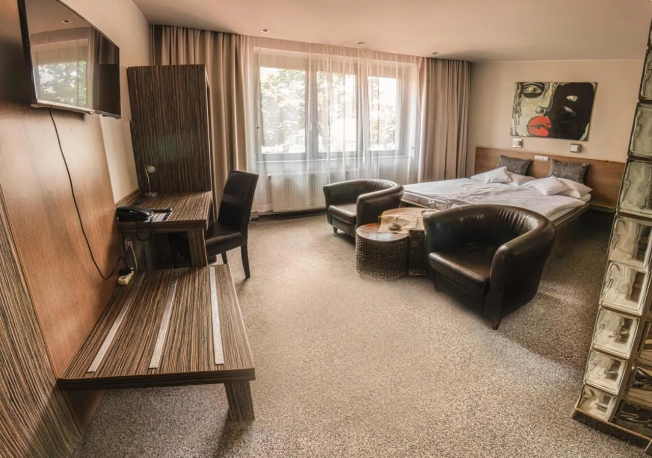 Photo of the whole room, Bed in Pension Horse Inn